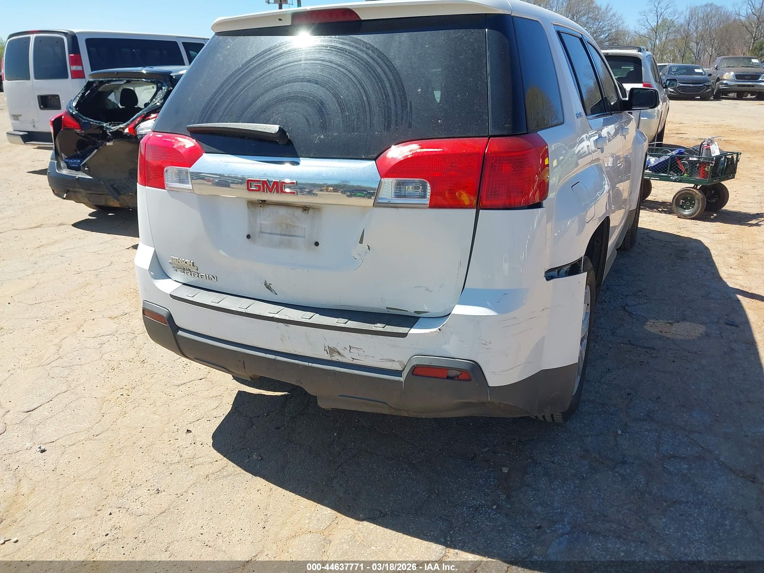 GMC TERRAIN image 6