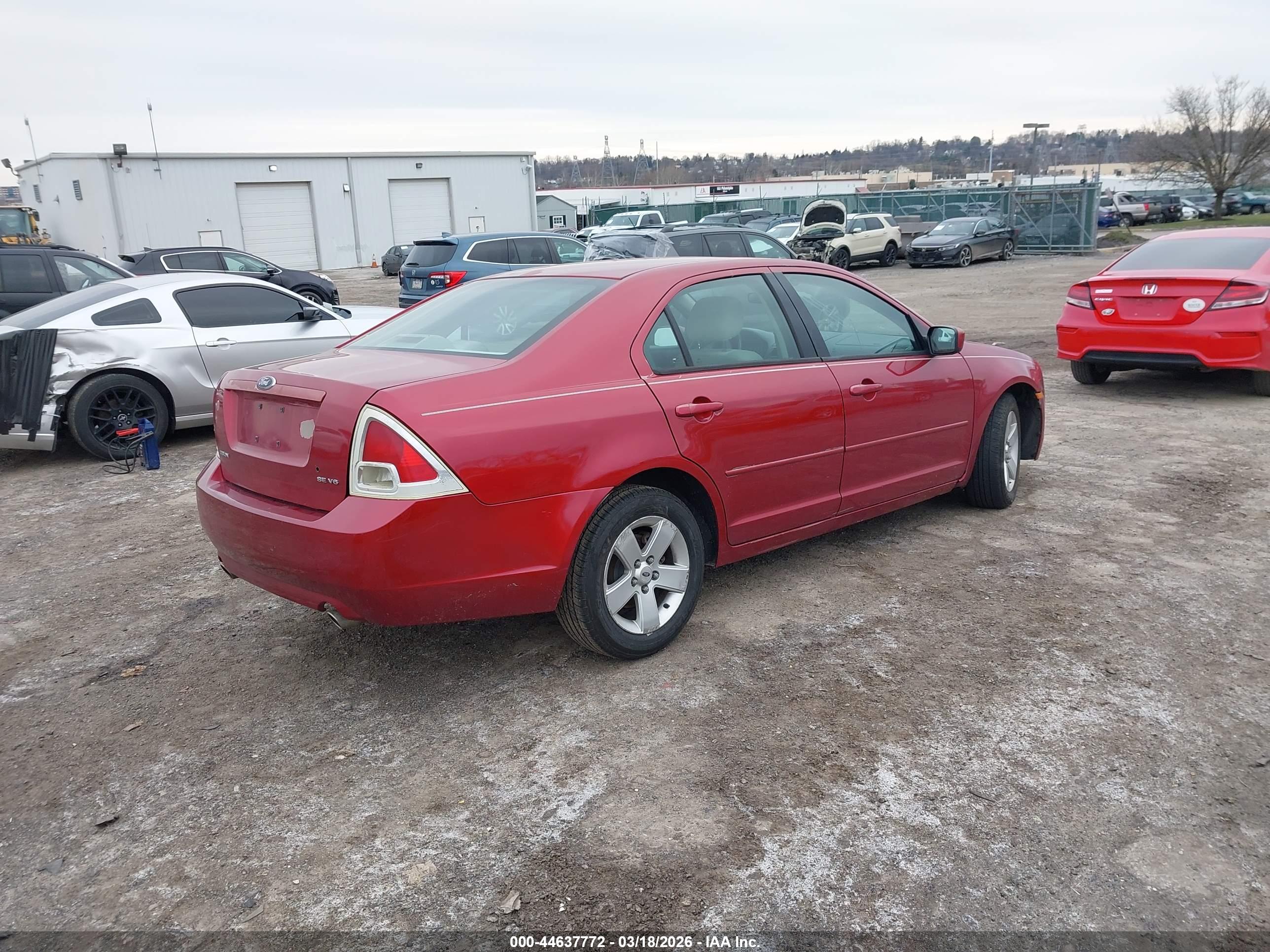 FORD FUSION image 4