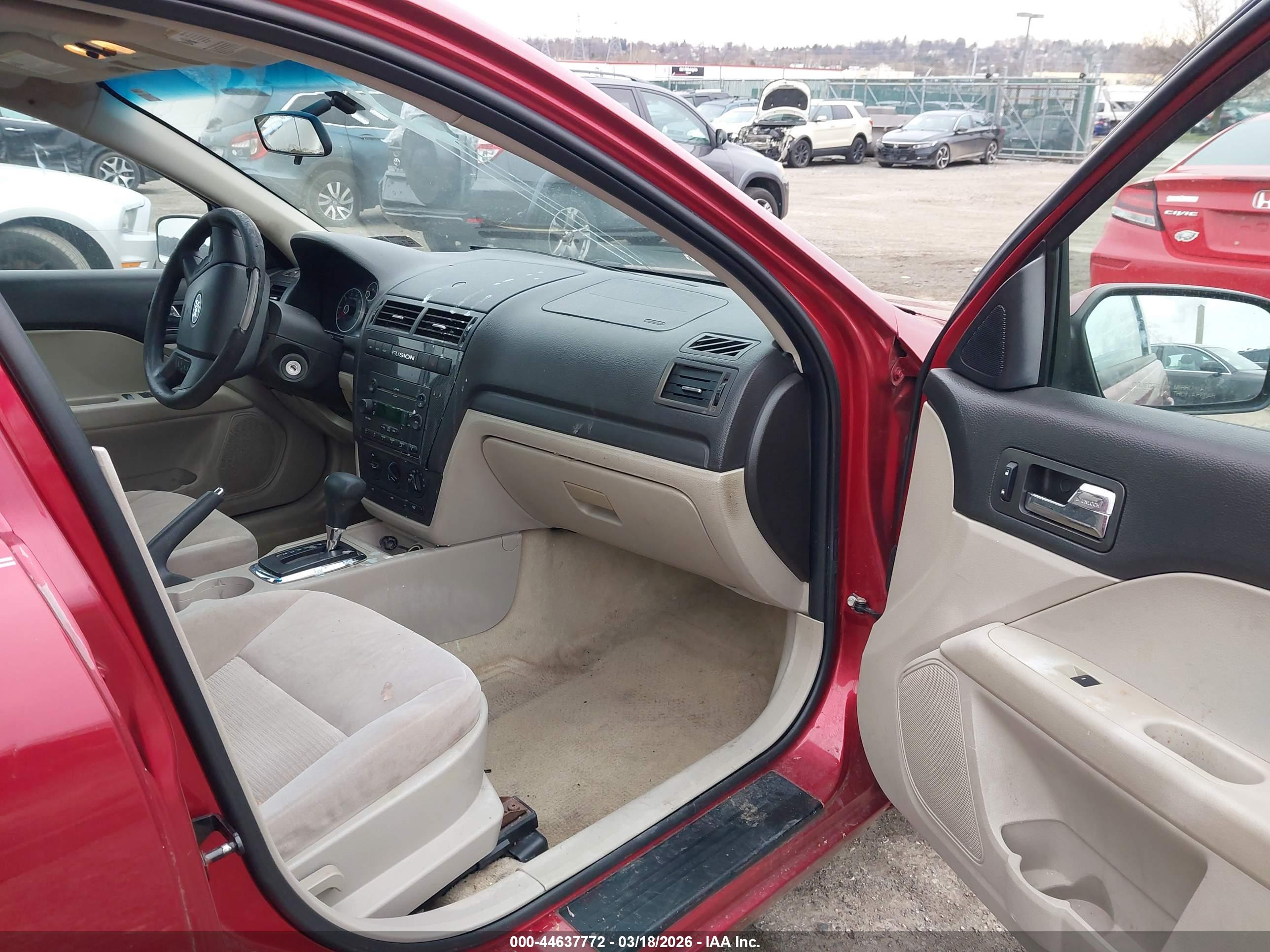 FORD FUSION image 5