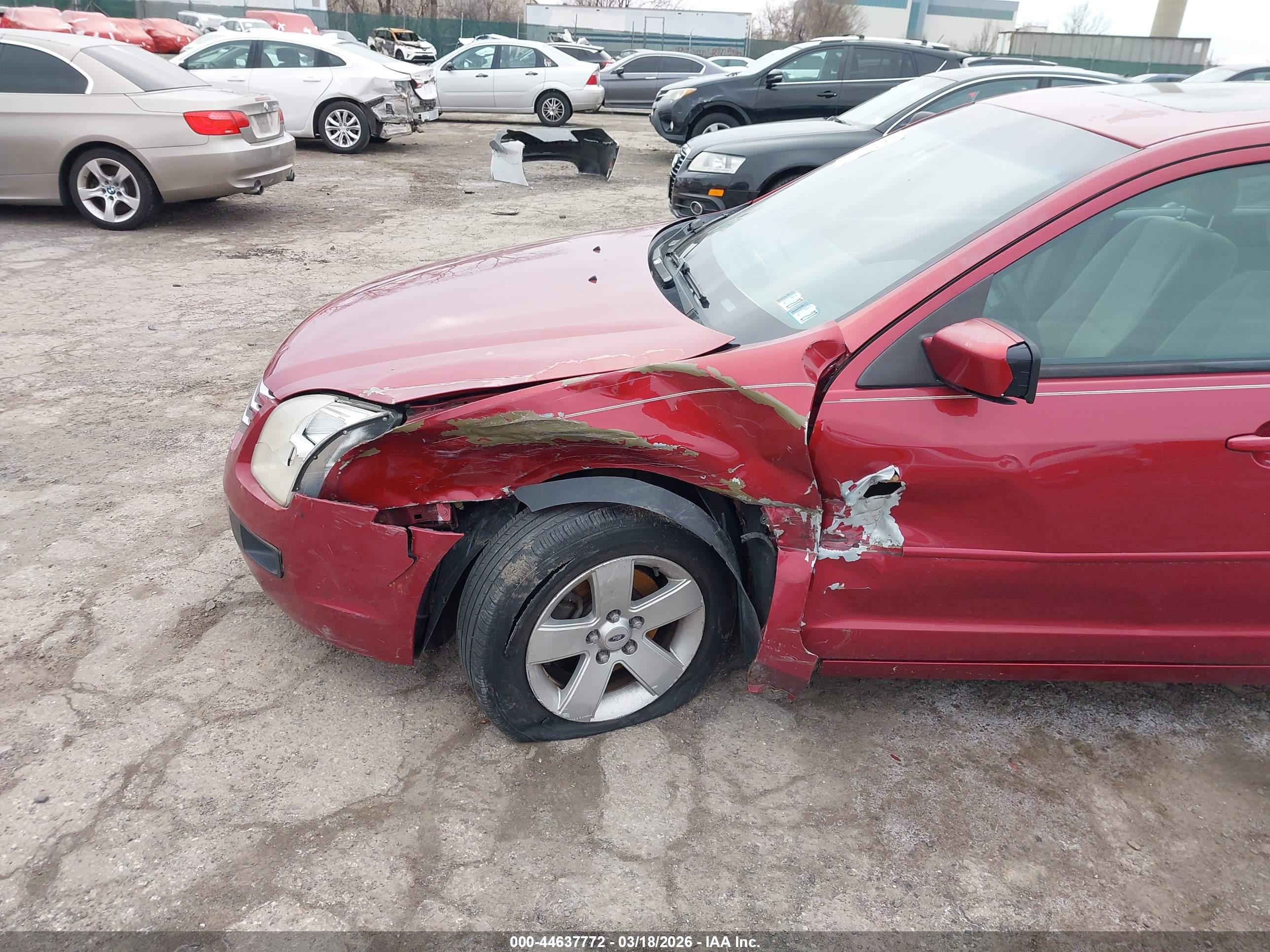 FORD FUSION image 6