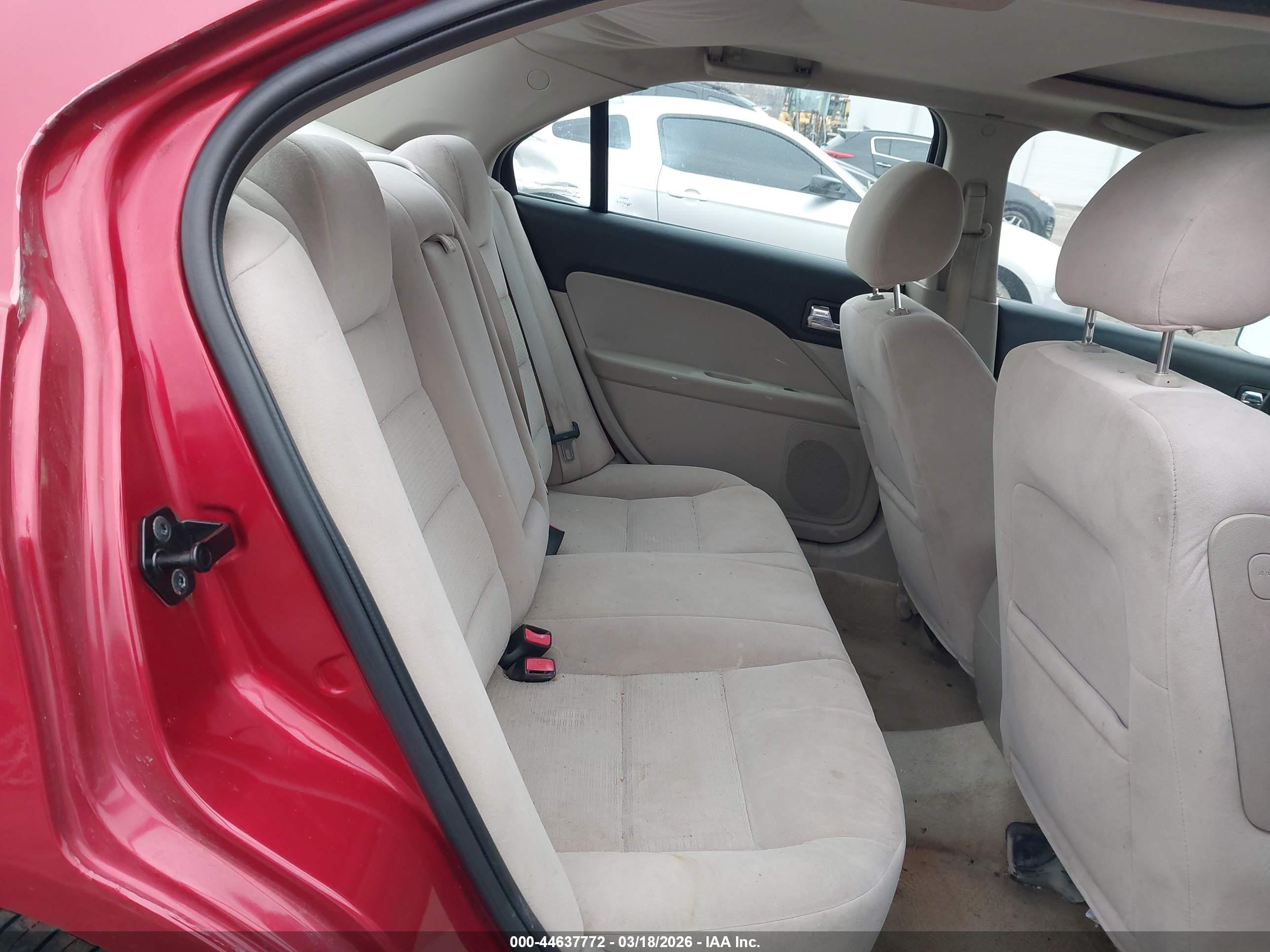 FORD FUSION image 8
