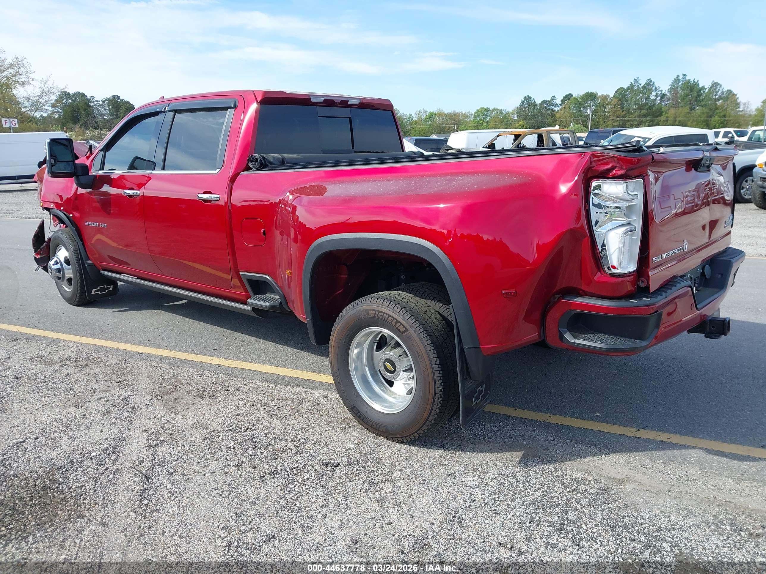CHEVROLET SILVERADO image 3