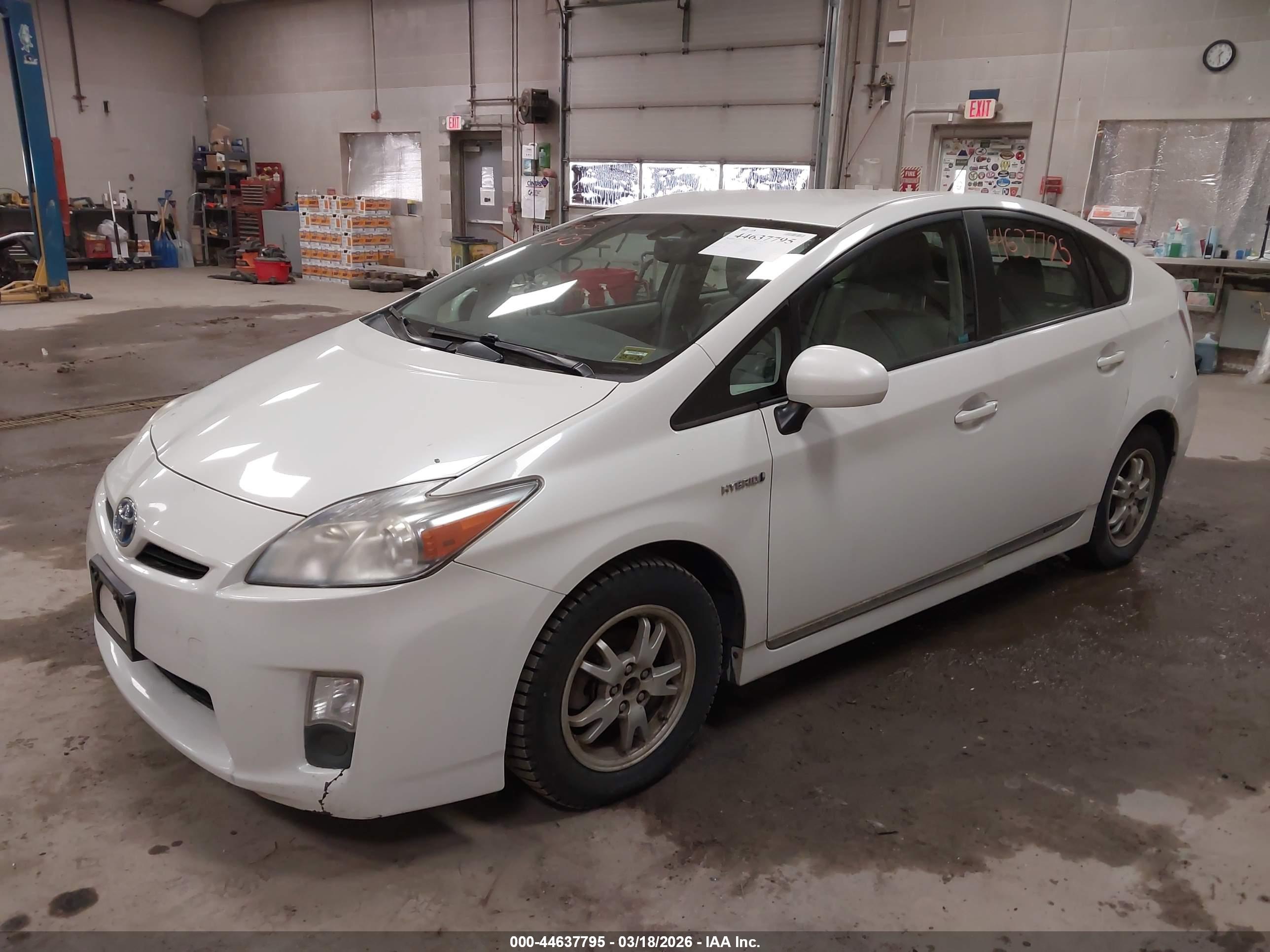 TOYOTA PRIUS image 2