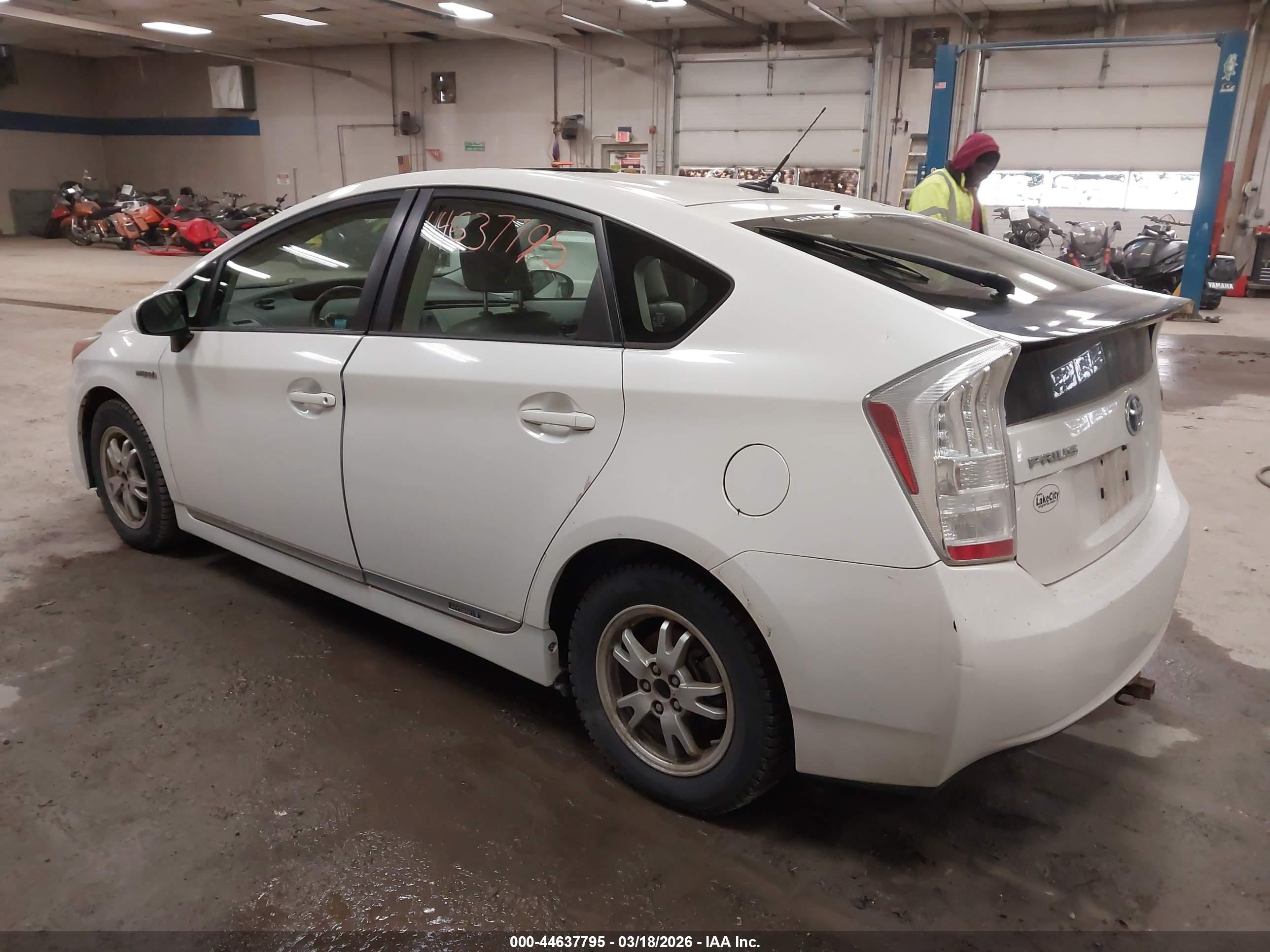 TOYOTA PRIUS image 3