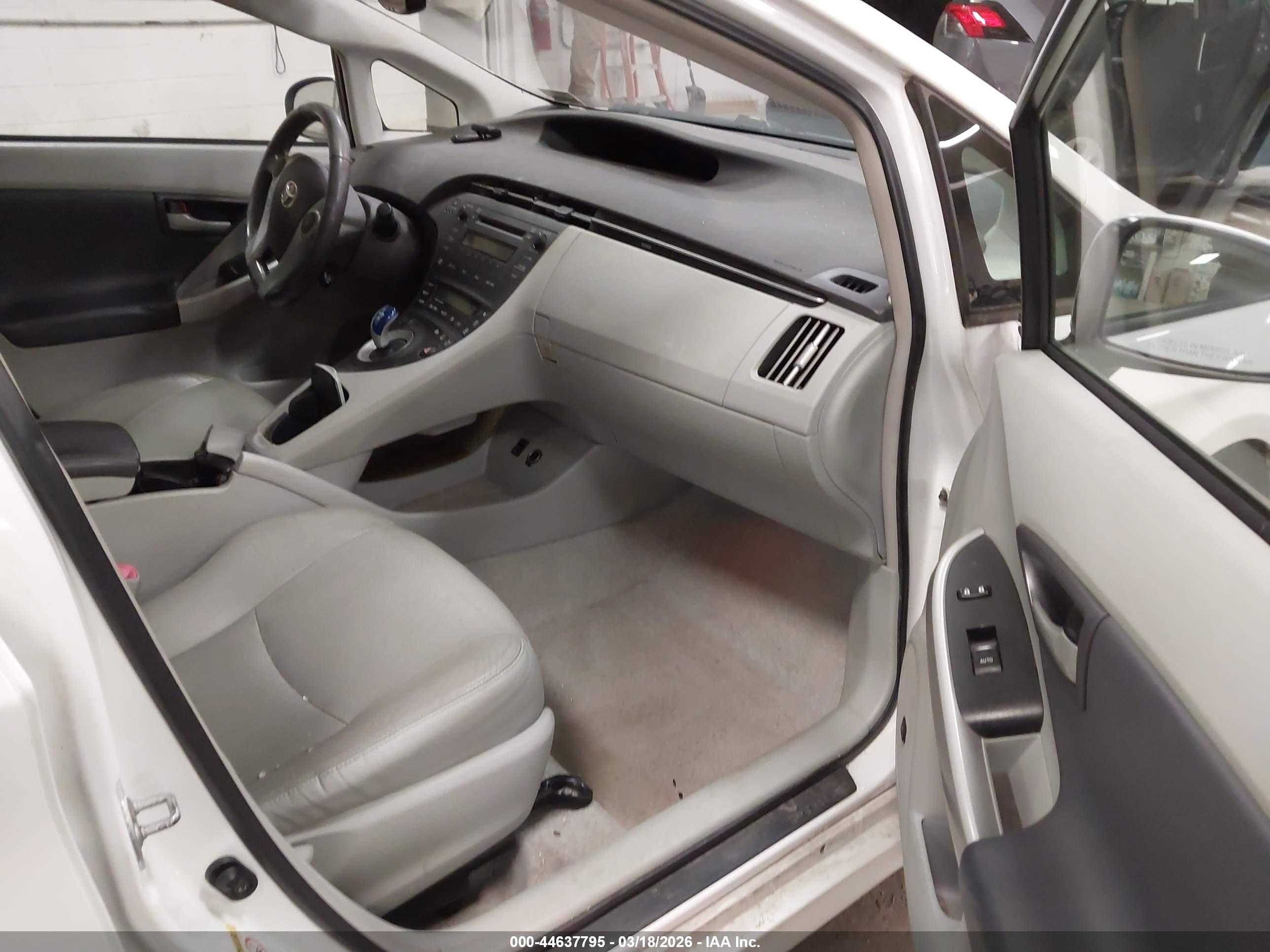 TOYOTA PRIUS image 5