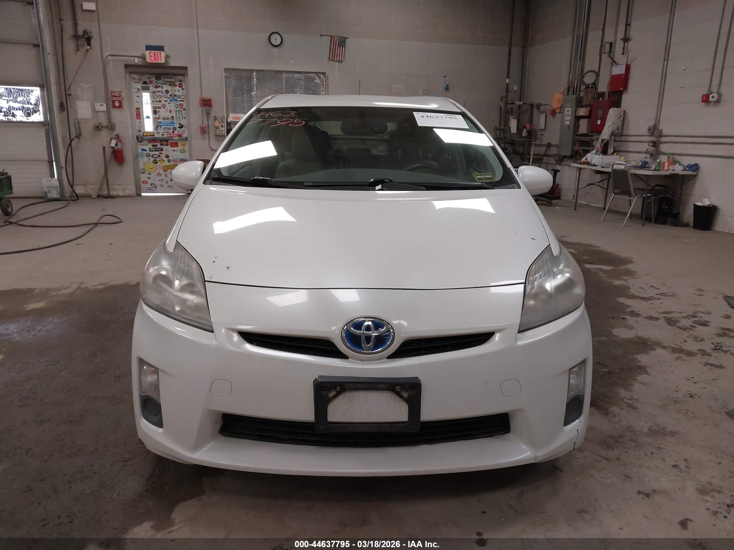 TOYOTA PRIUS image 6