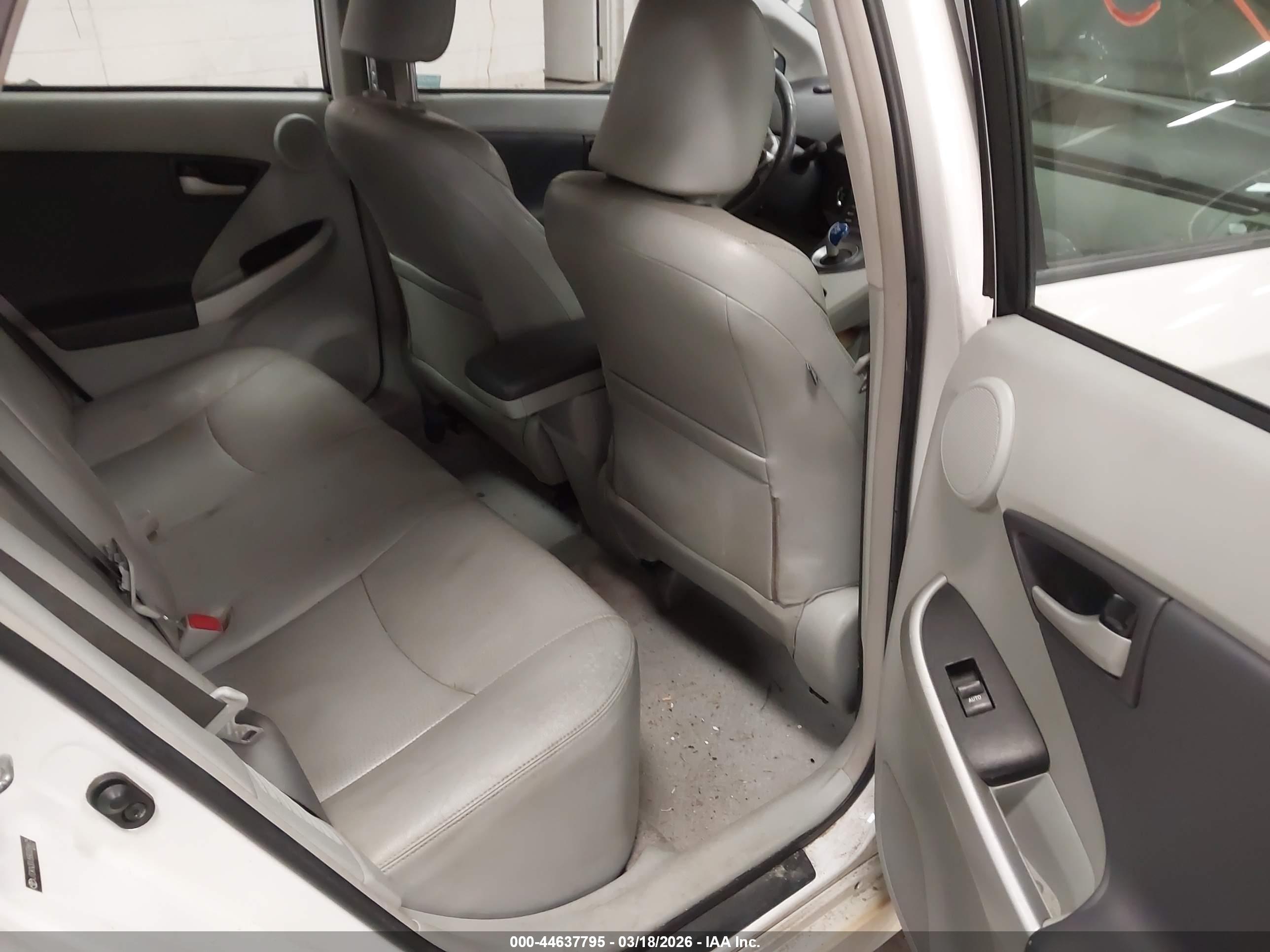 TOYOTA PRIUS image 8