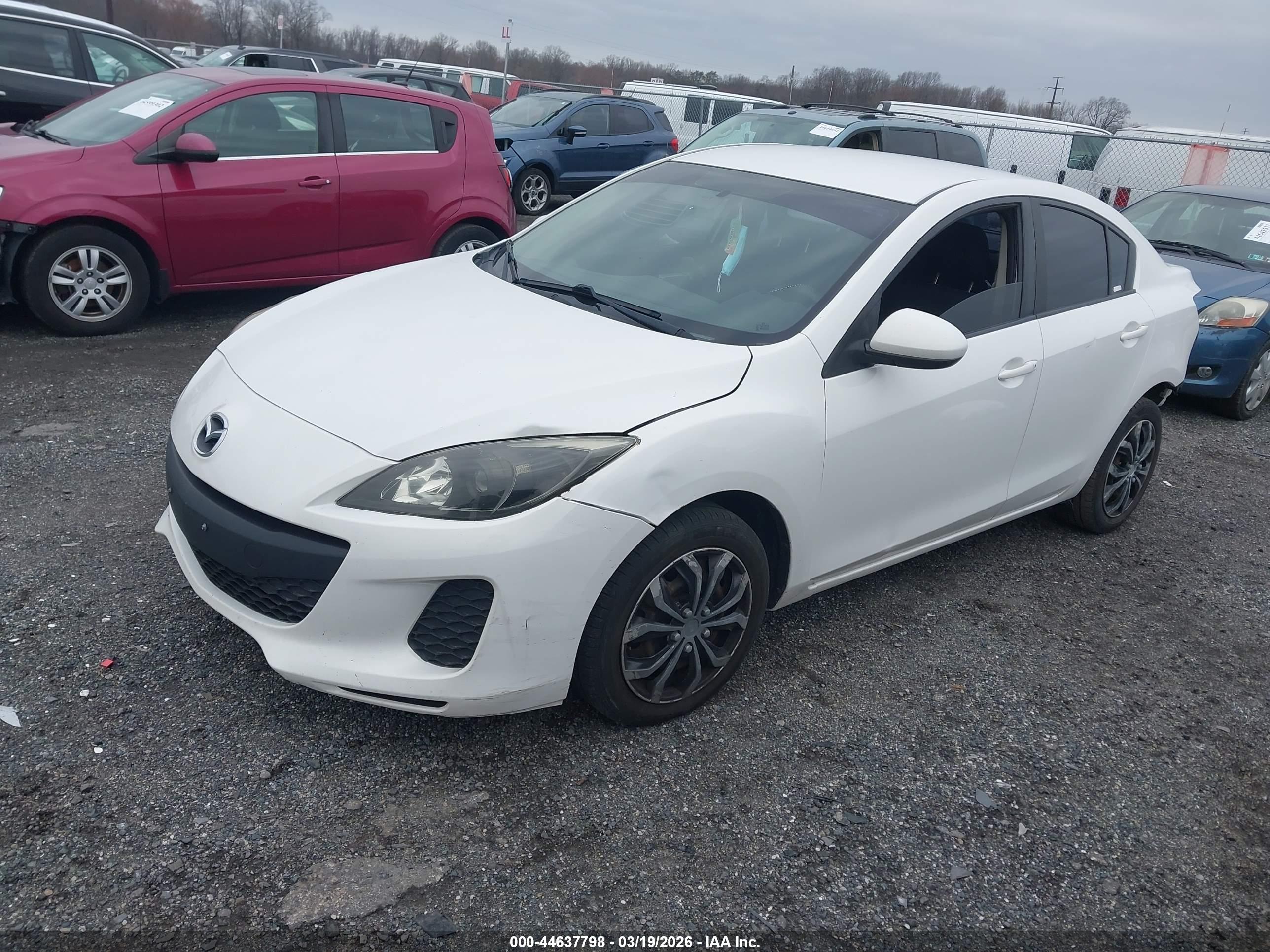 MAZDA MAZDA3 image 2