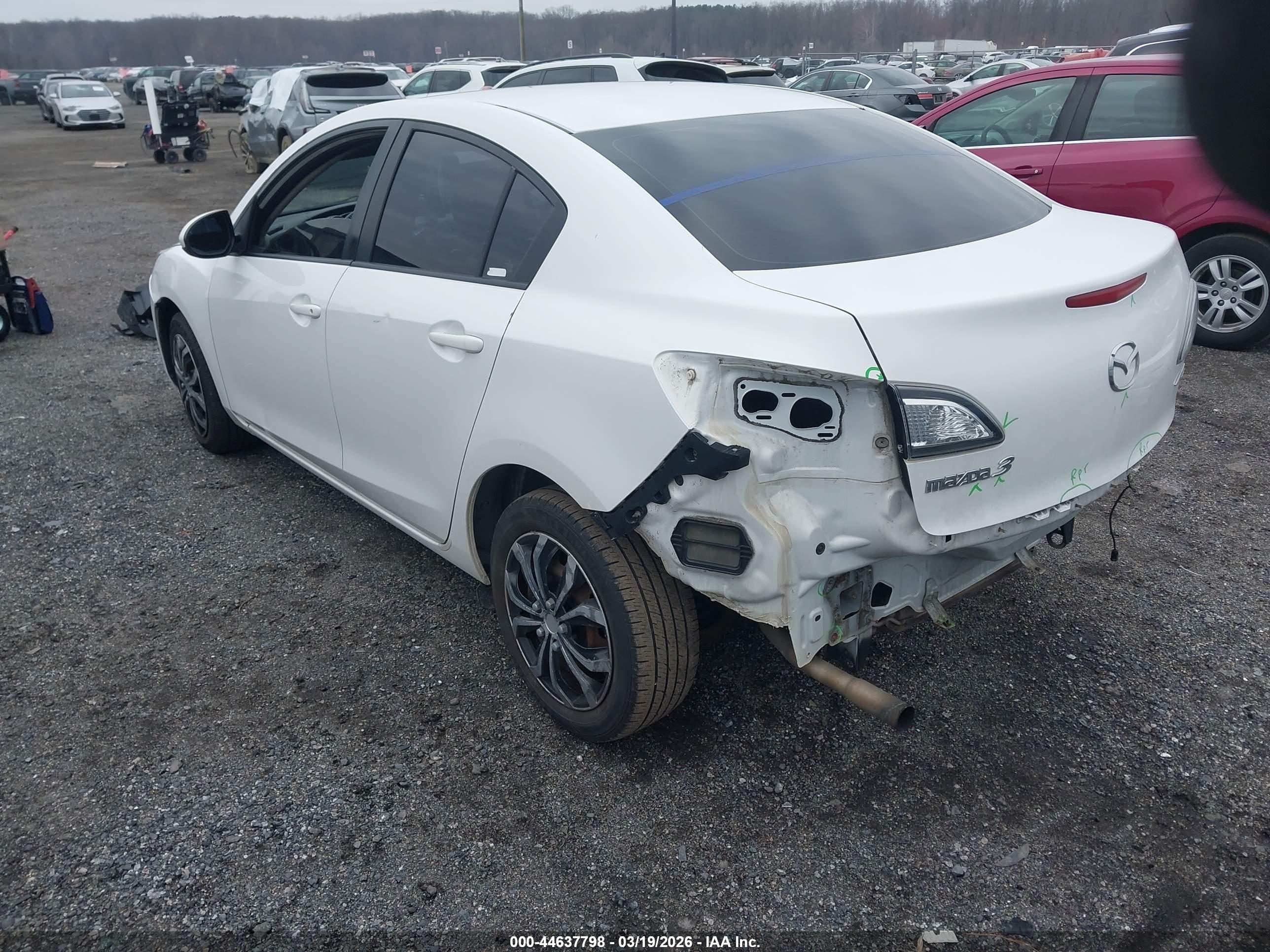 MAZDA MAZDA3 image 3