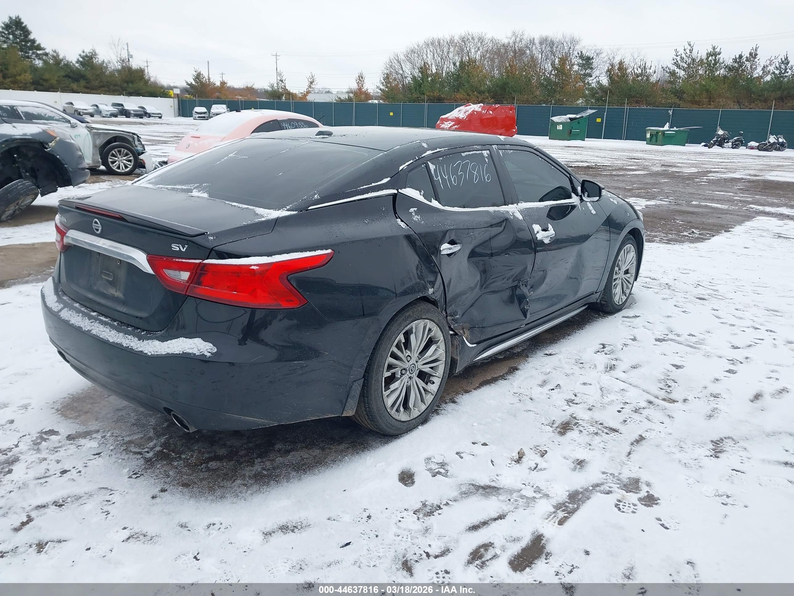 NISSAN MAXIMA image 4