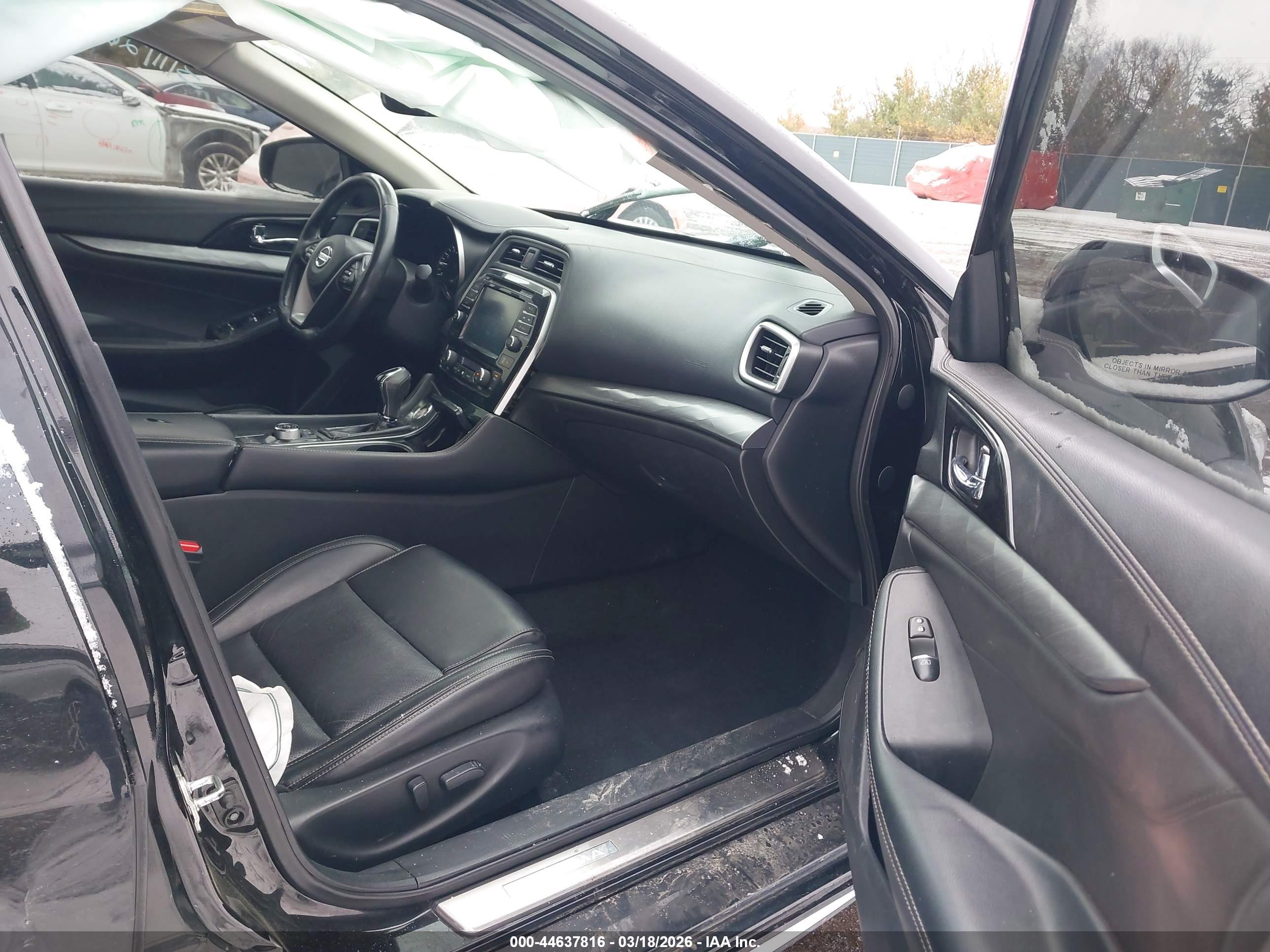 NISSAN MAXIMA image 5