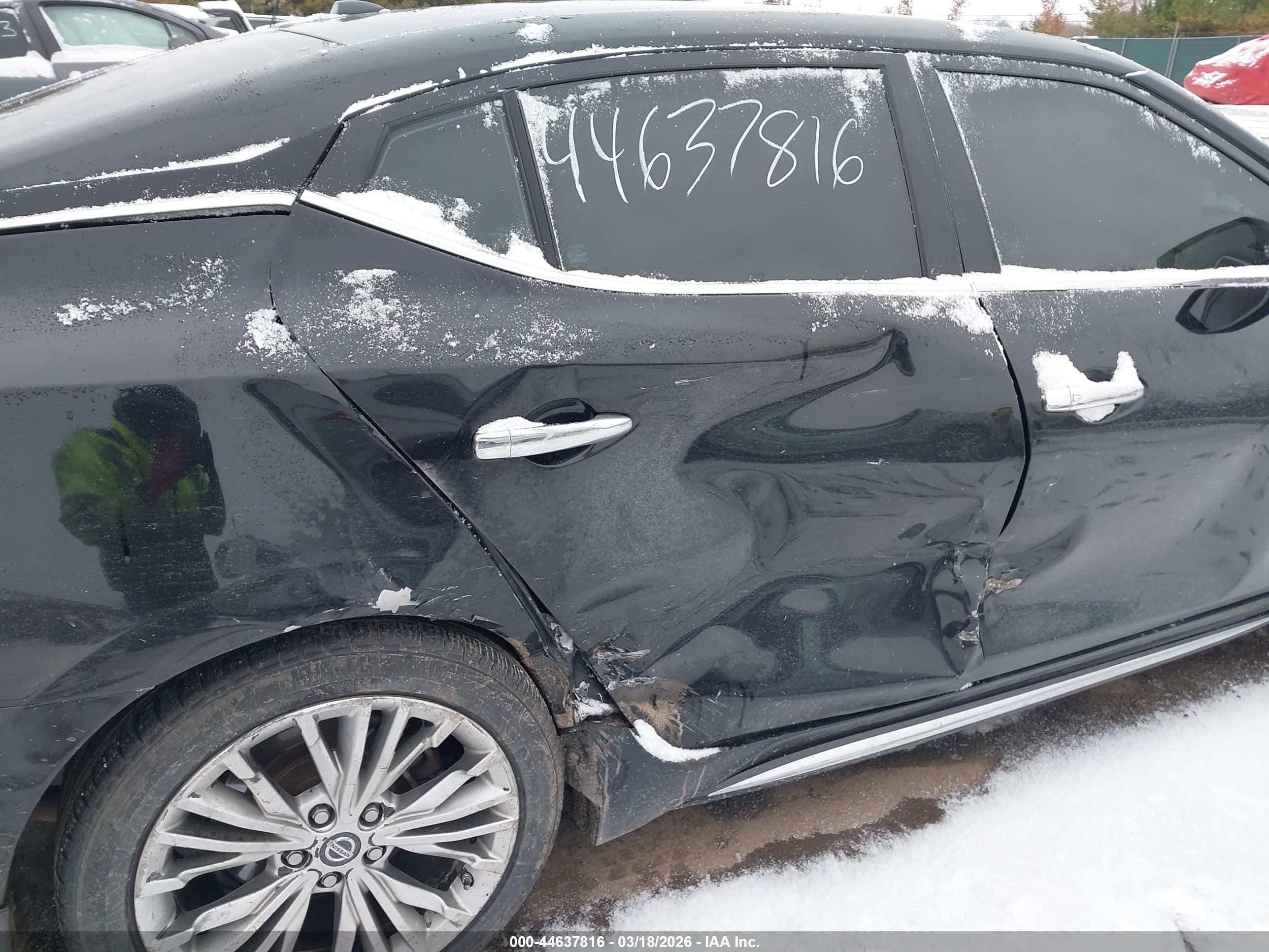 NISSAN MAXIMA image 6