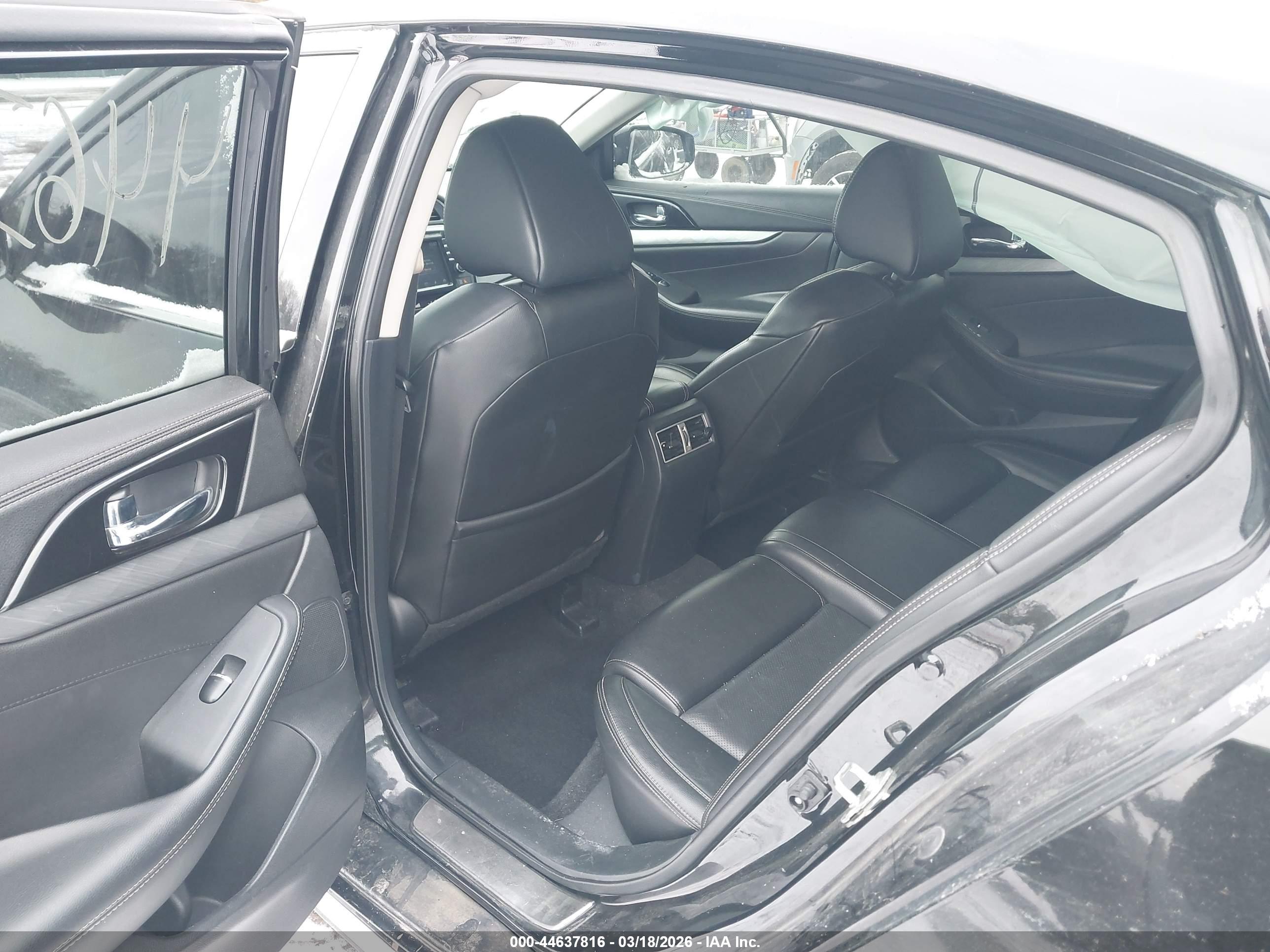 NISSAN MAXIMA image 8