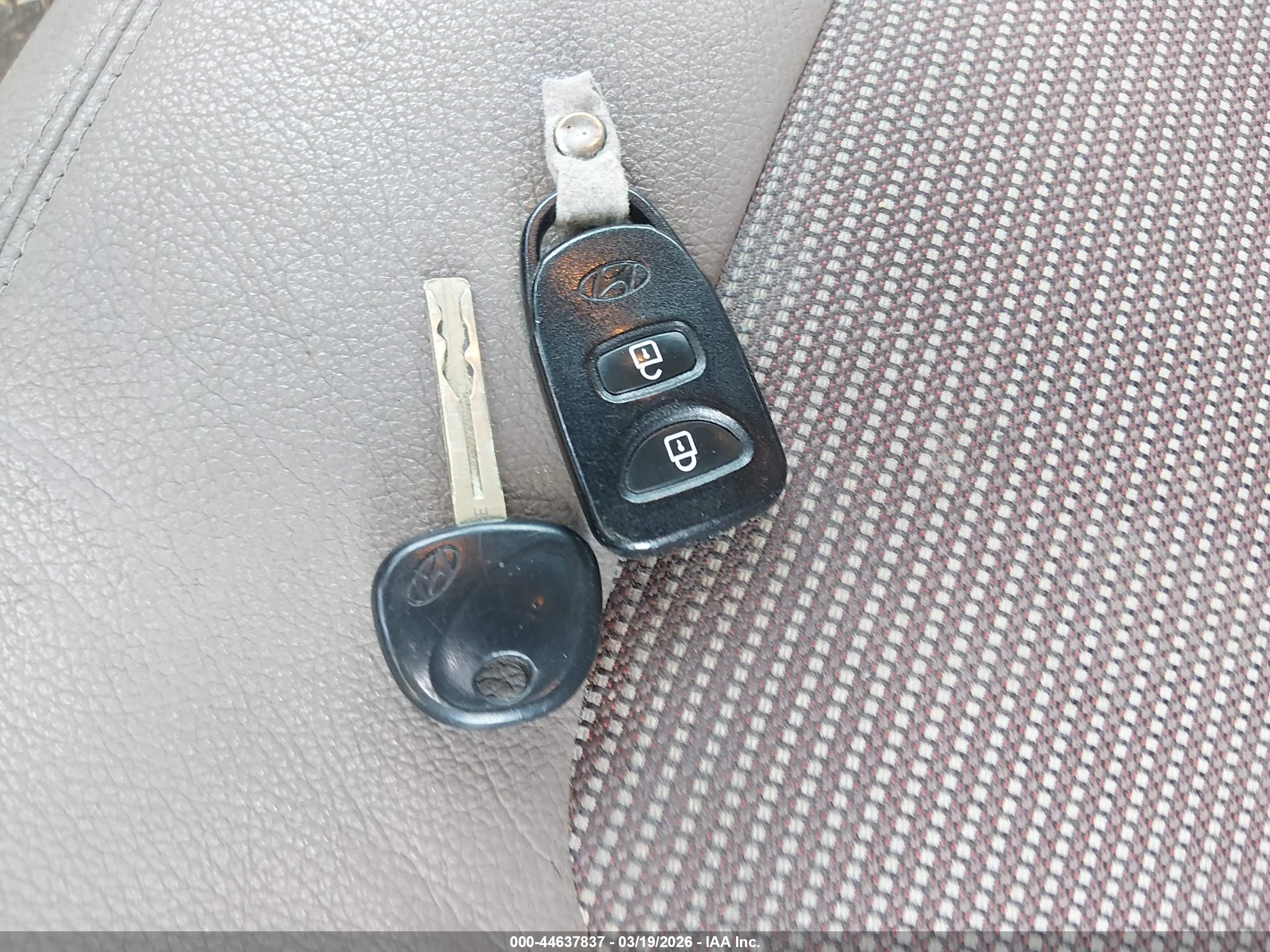 HYUNDAI TUCSON image 11