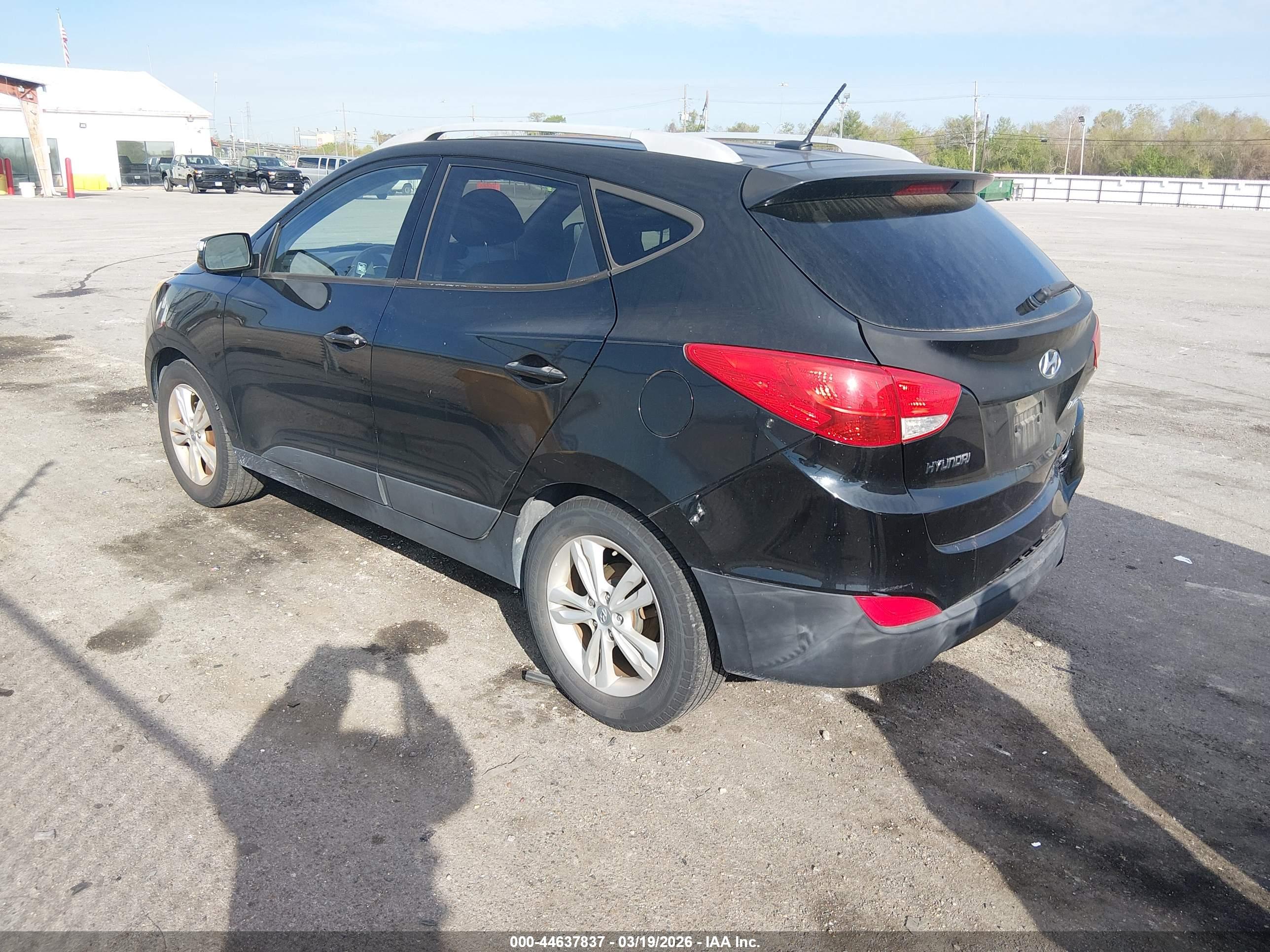 HYUNDAI TUCSON image 3