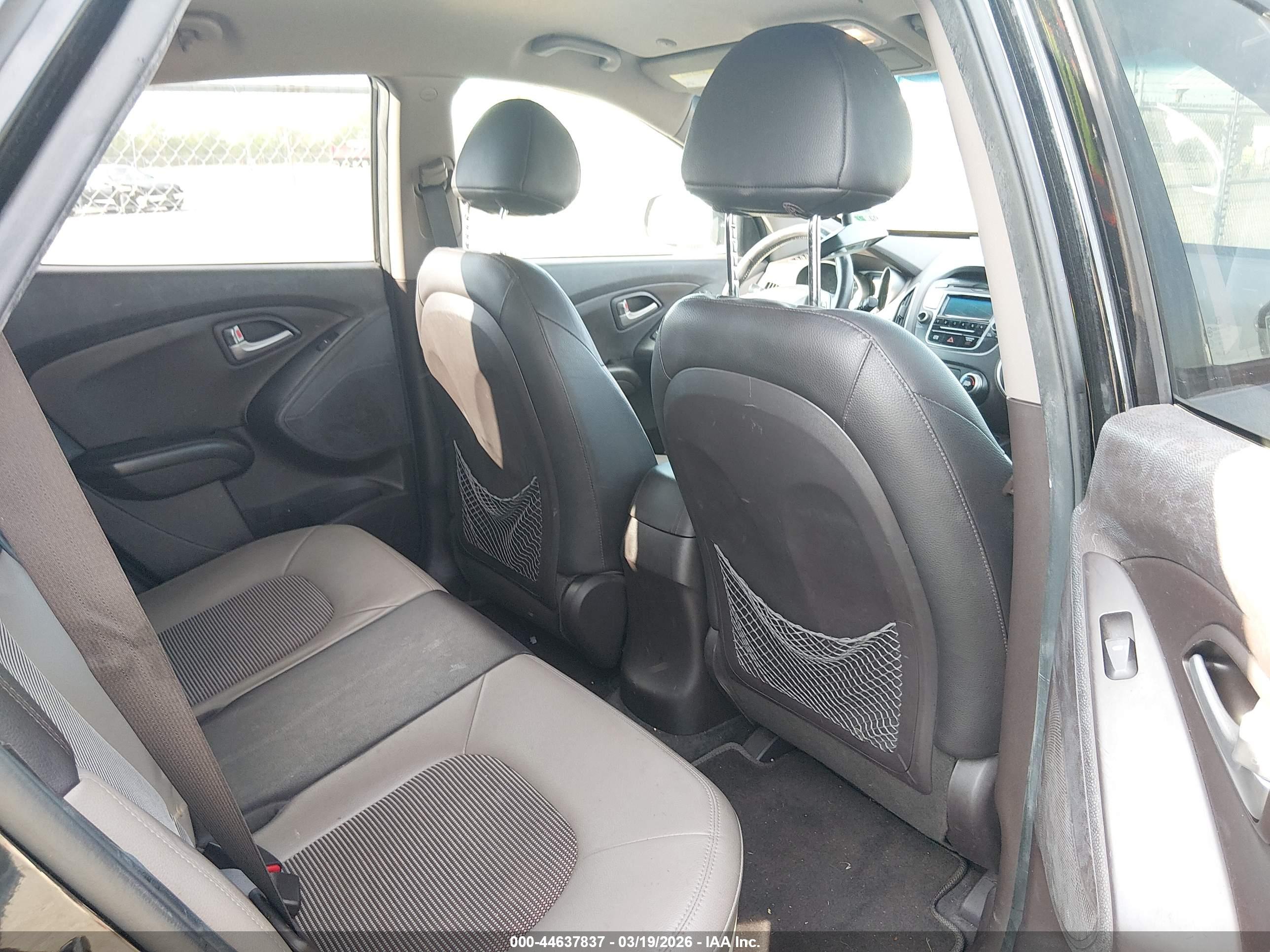HYUNDAI TUCSON image 8