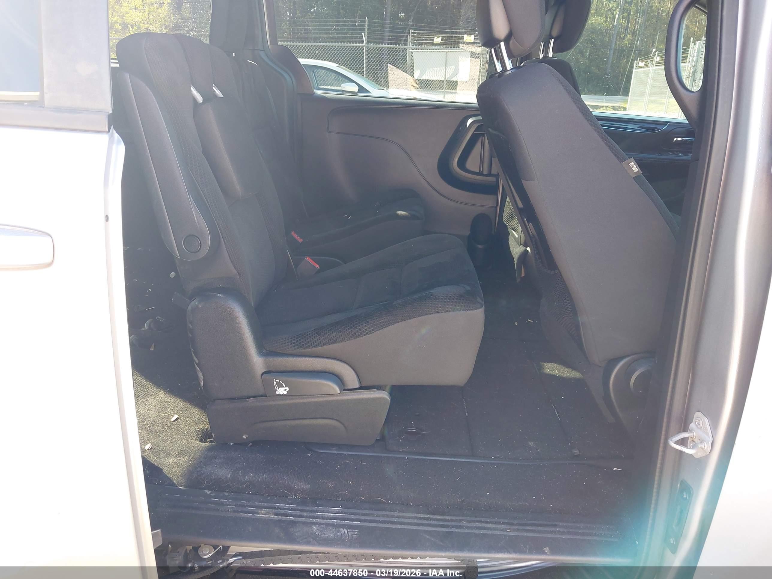 DODGE GRAND image 8