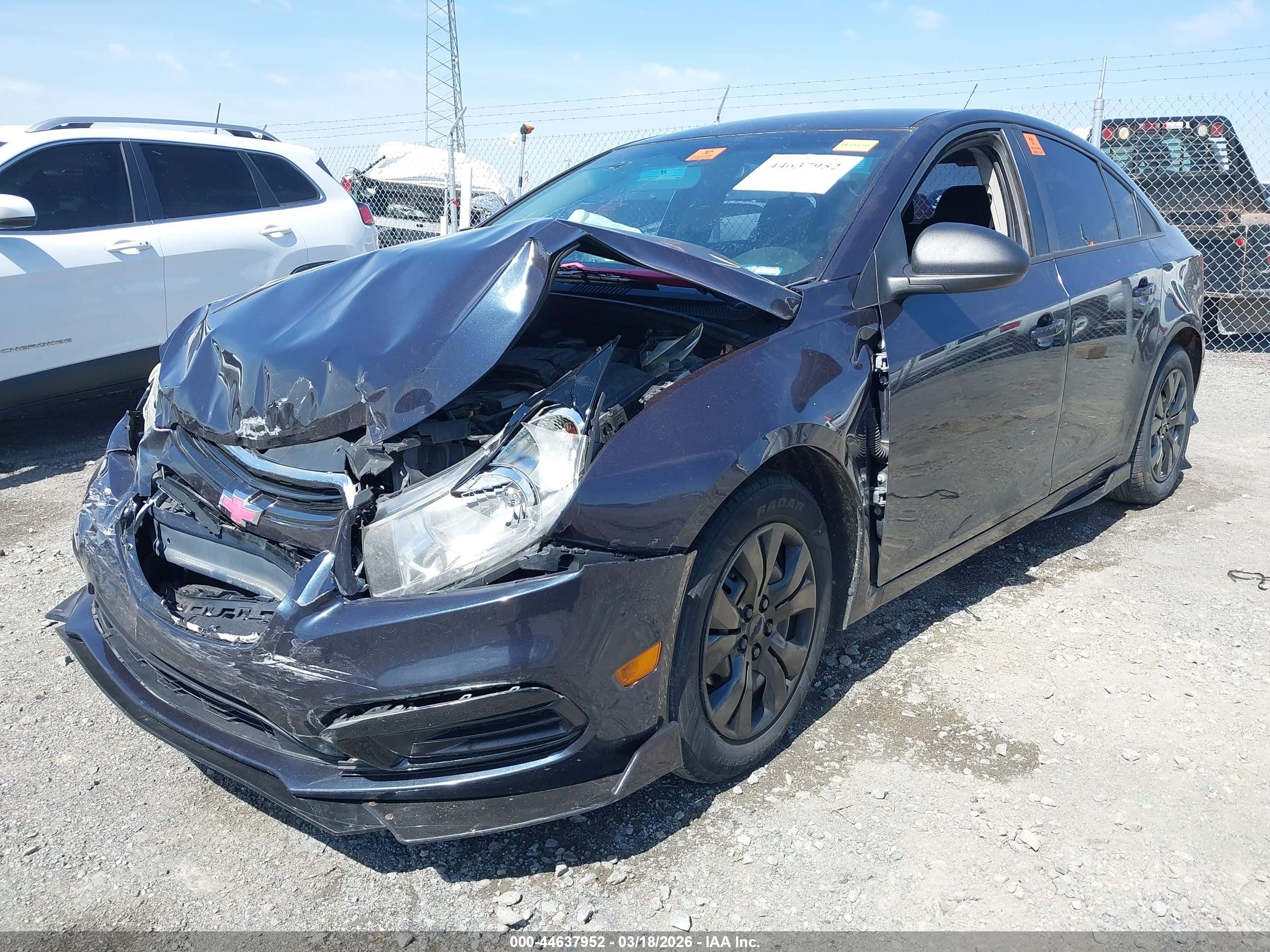 CHEVROLET CRUZE image 2