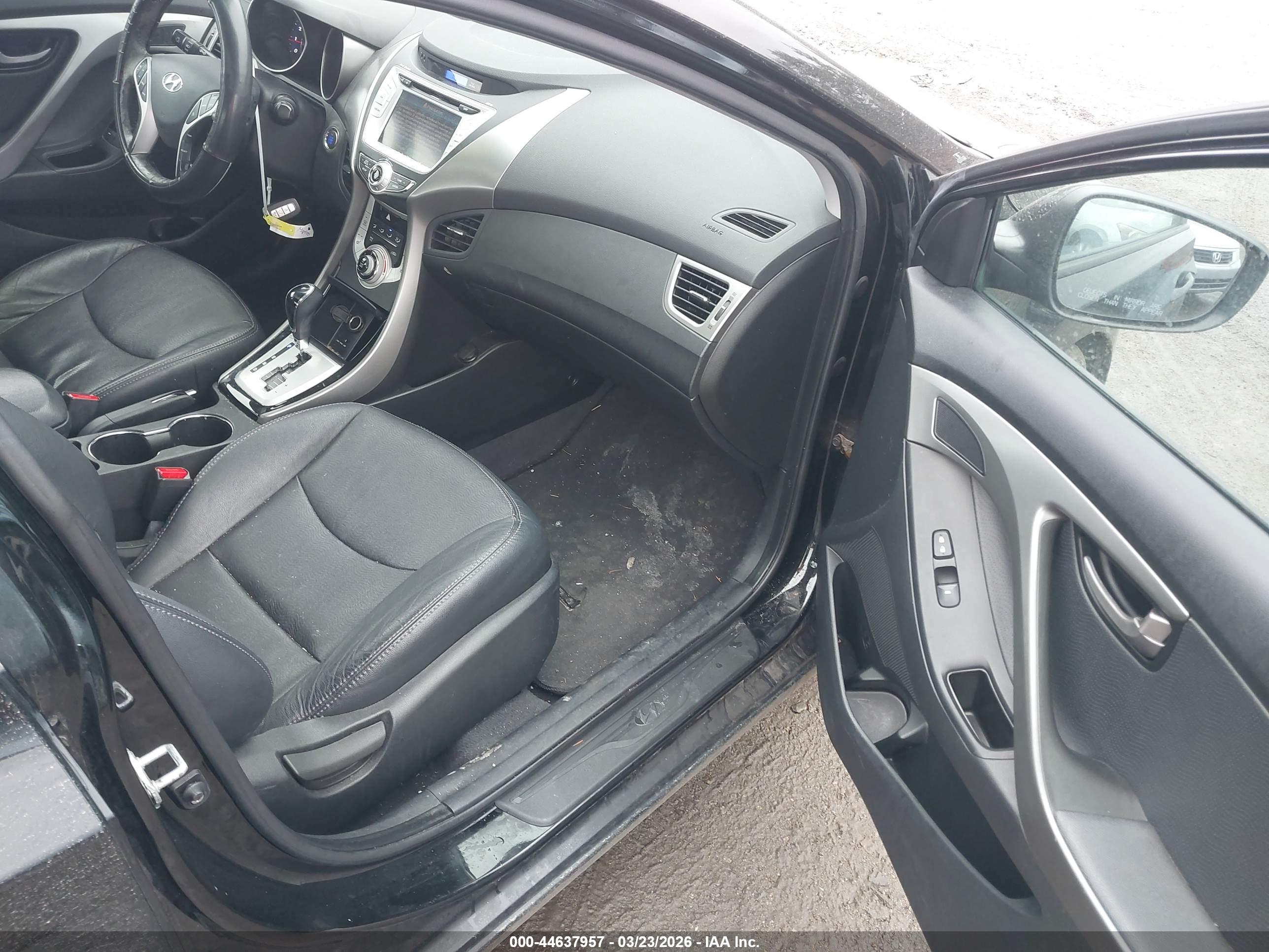 HYUNDAI ELANTRA image 5