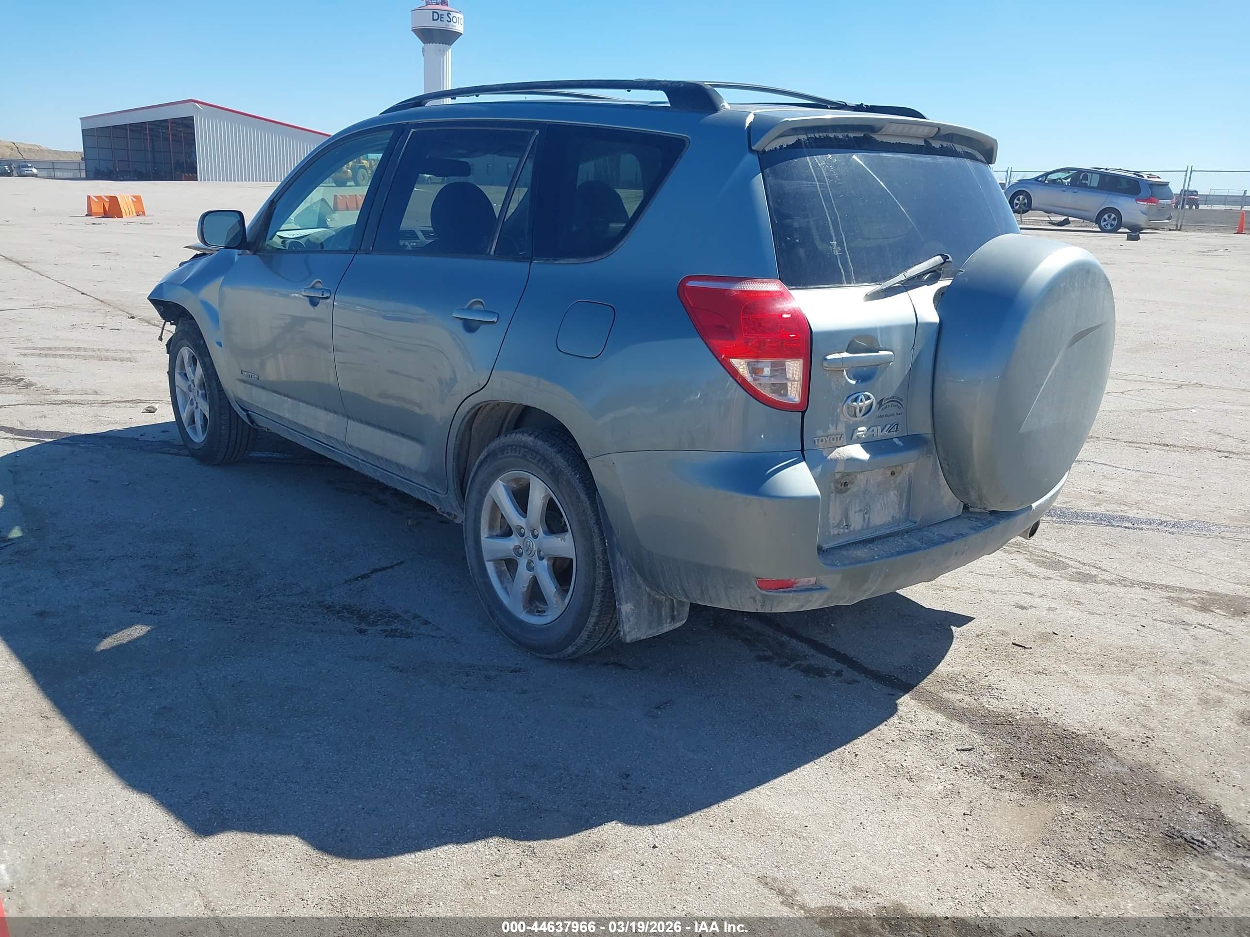 TOYOTA RAV4 image 3