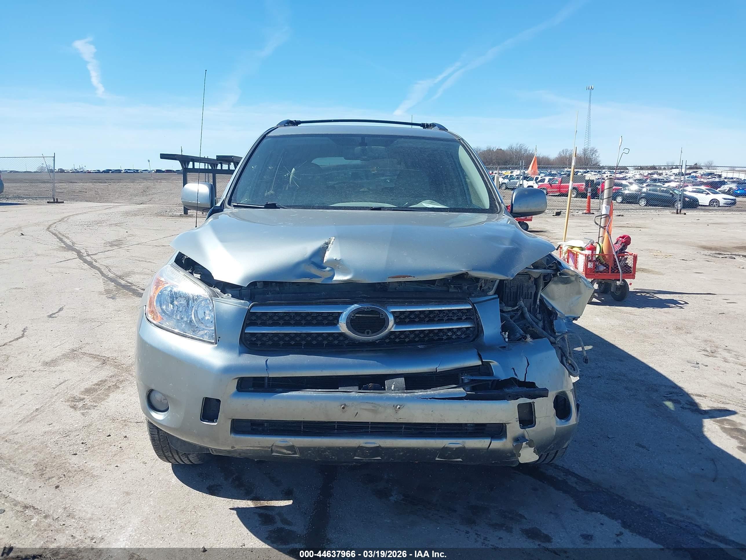 TOYOTA RAV4 image 6