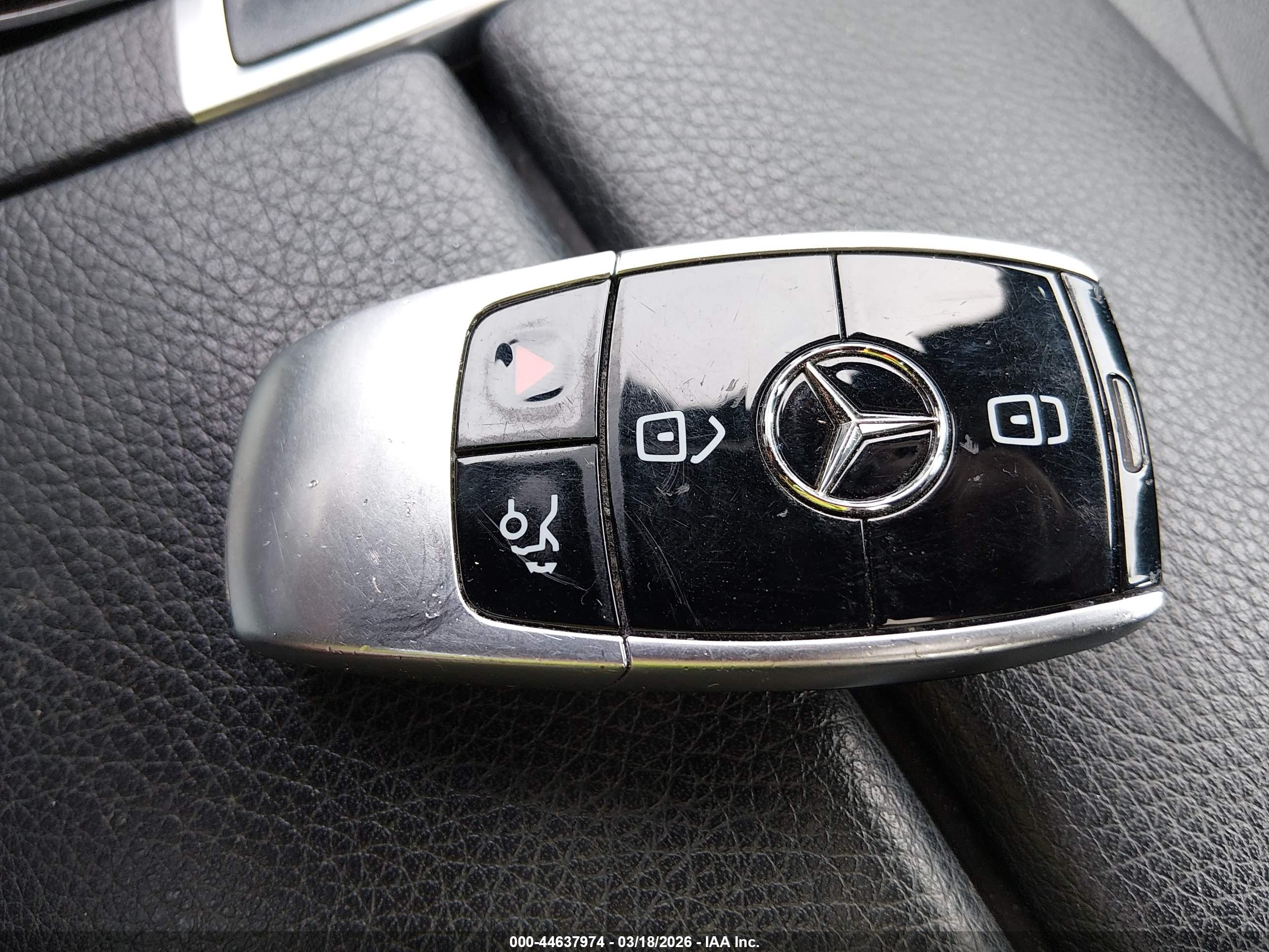 MERCEDES-BENZ E image 11