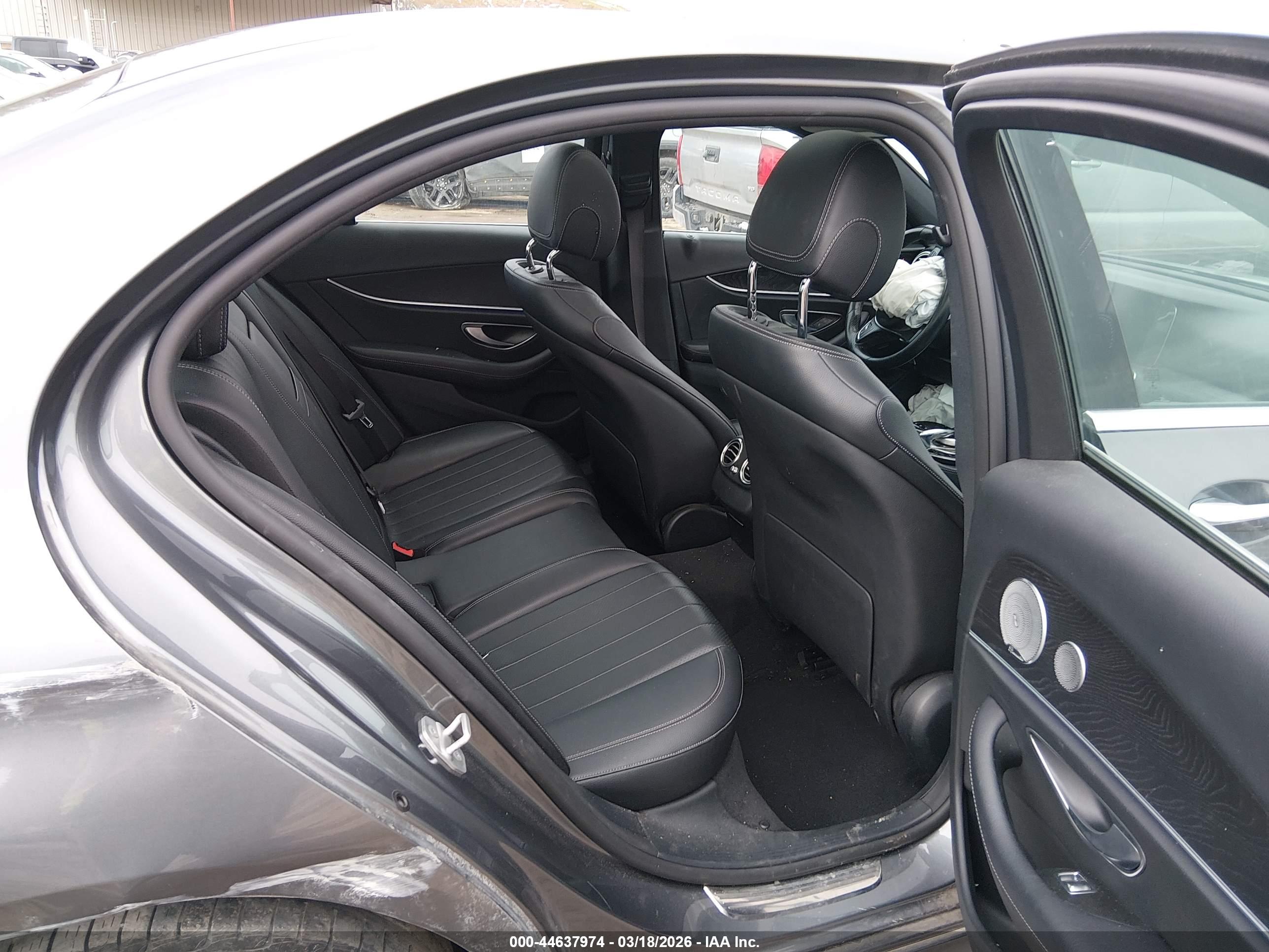 MERCEDES-BENZ E image 8