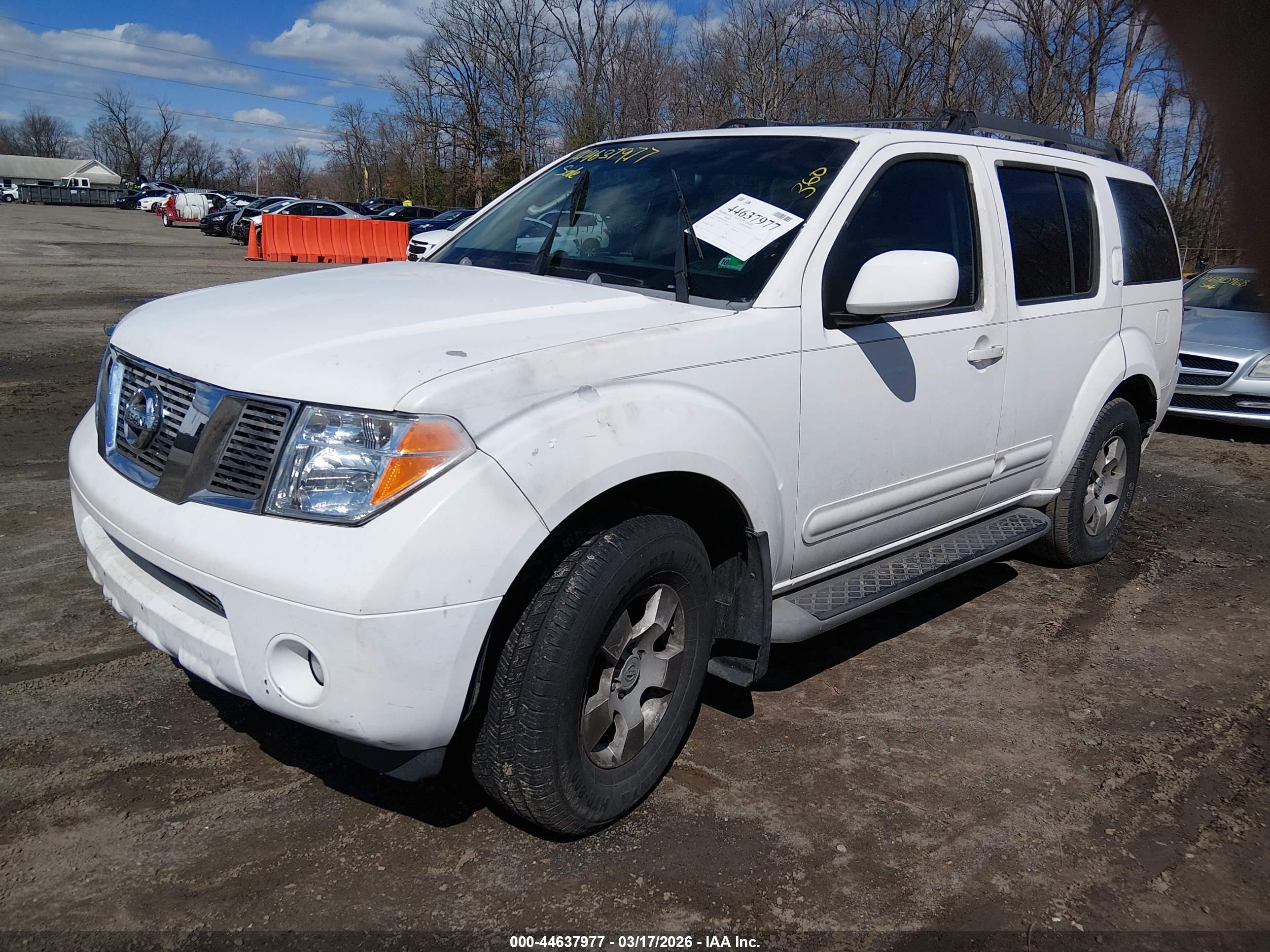 NISSAN PATHFINDER image 2