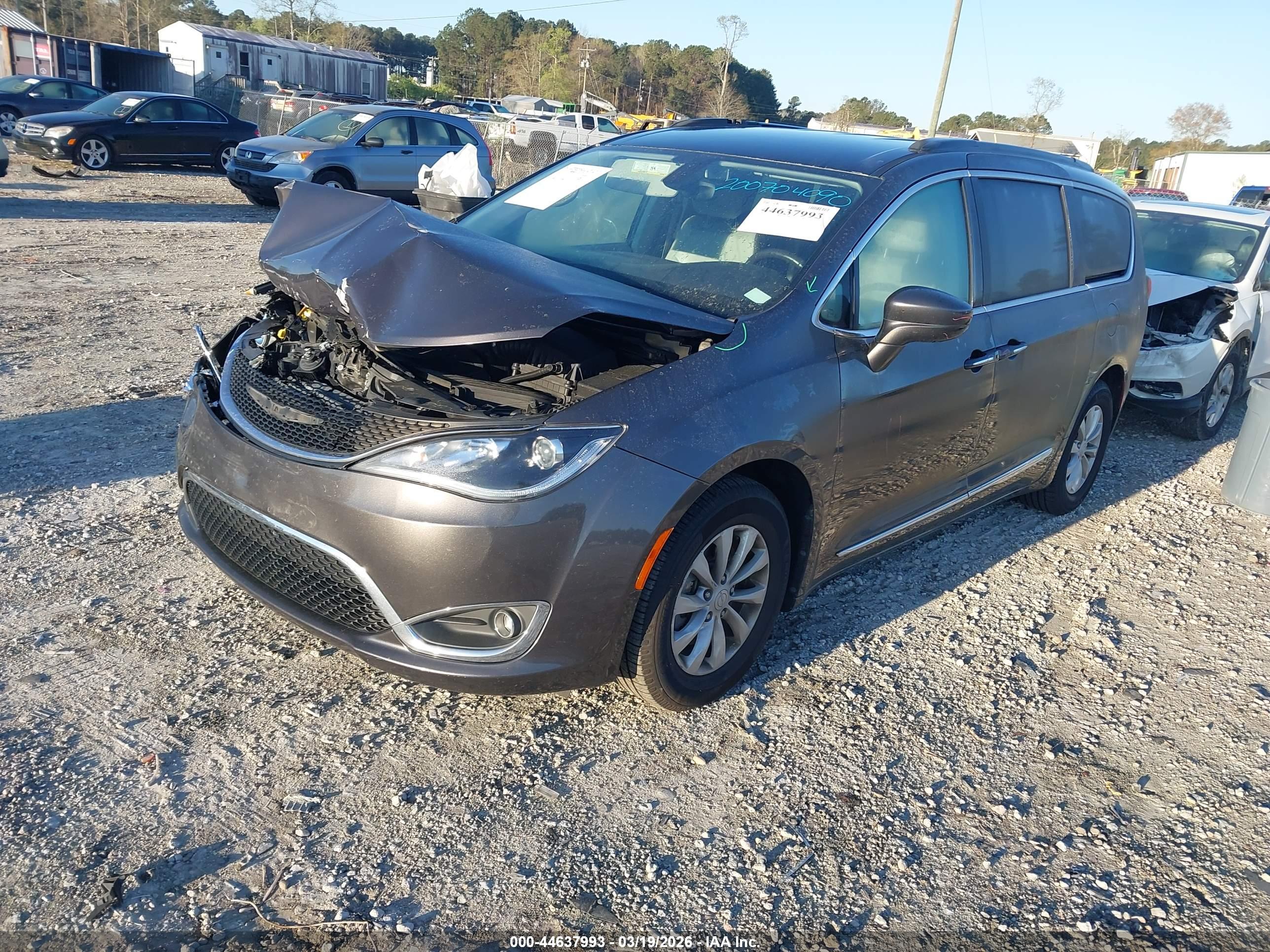 CHRYSLER PACIFICA image 2
