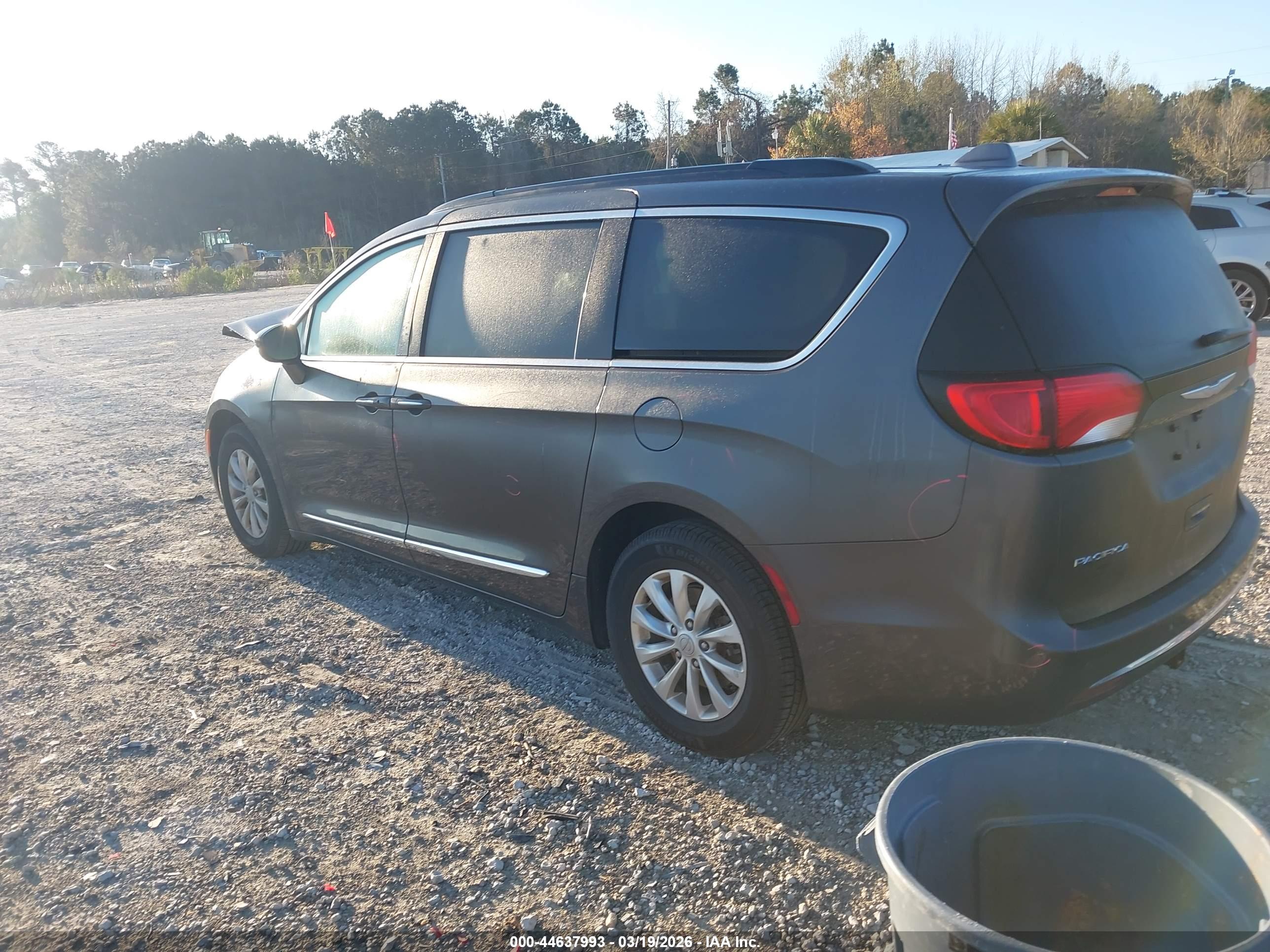 CHRYSLER PACIFICA image 3