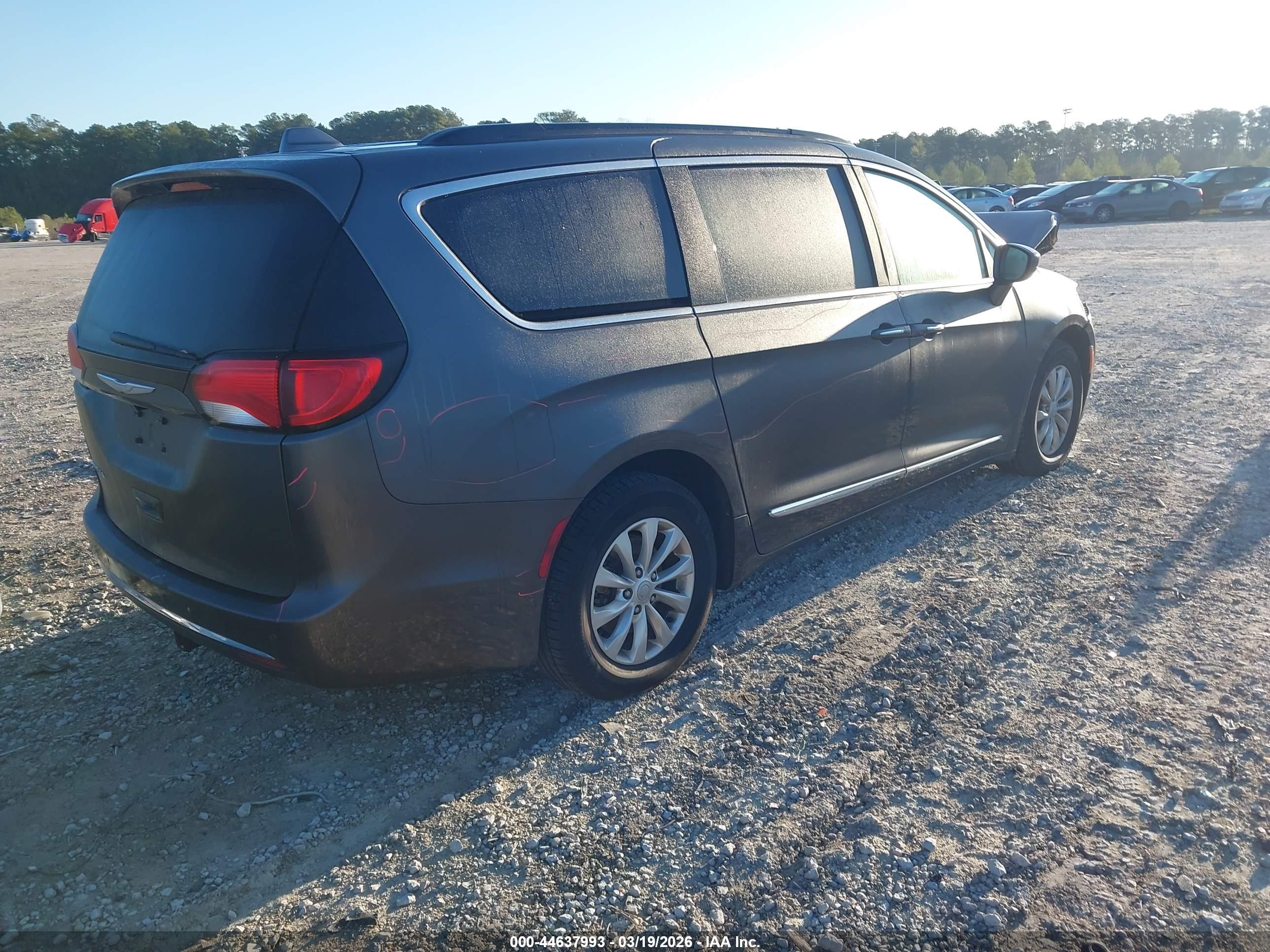 CHRYSLER PACIFICA image 4