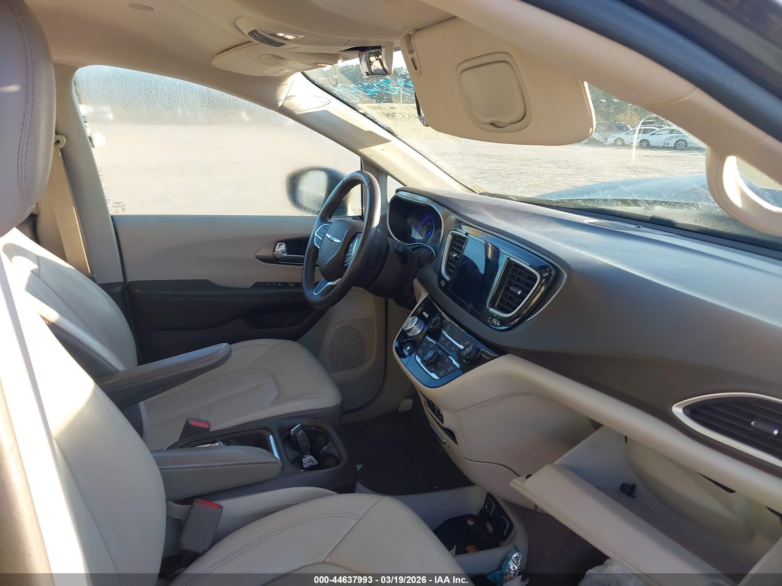 CHRYSLER PACIFICA image 5