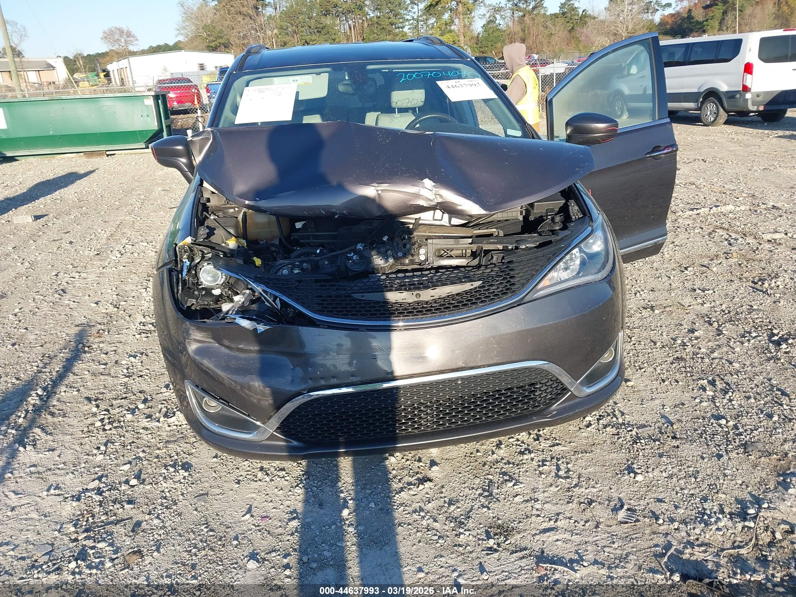 CHRYSLER PACIFICA image 6