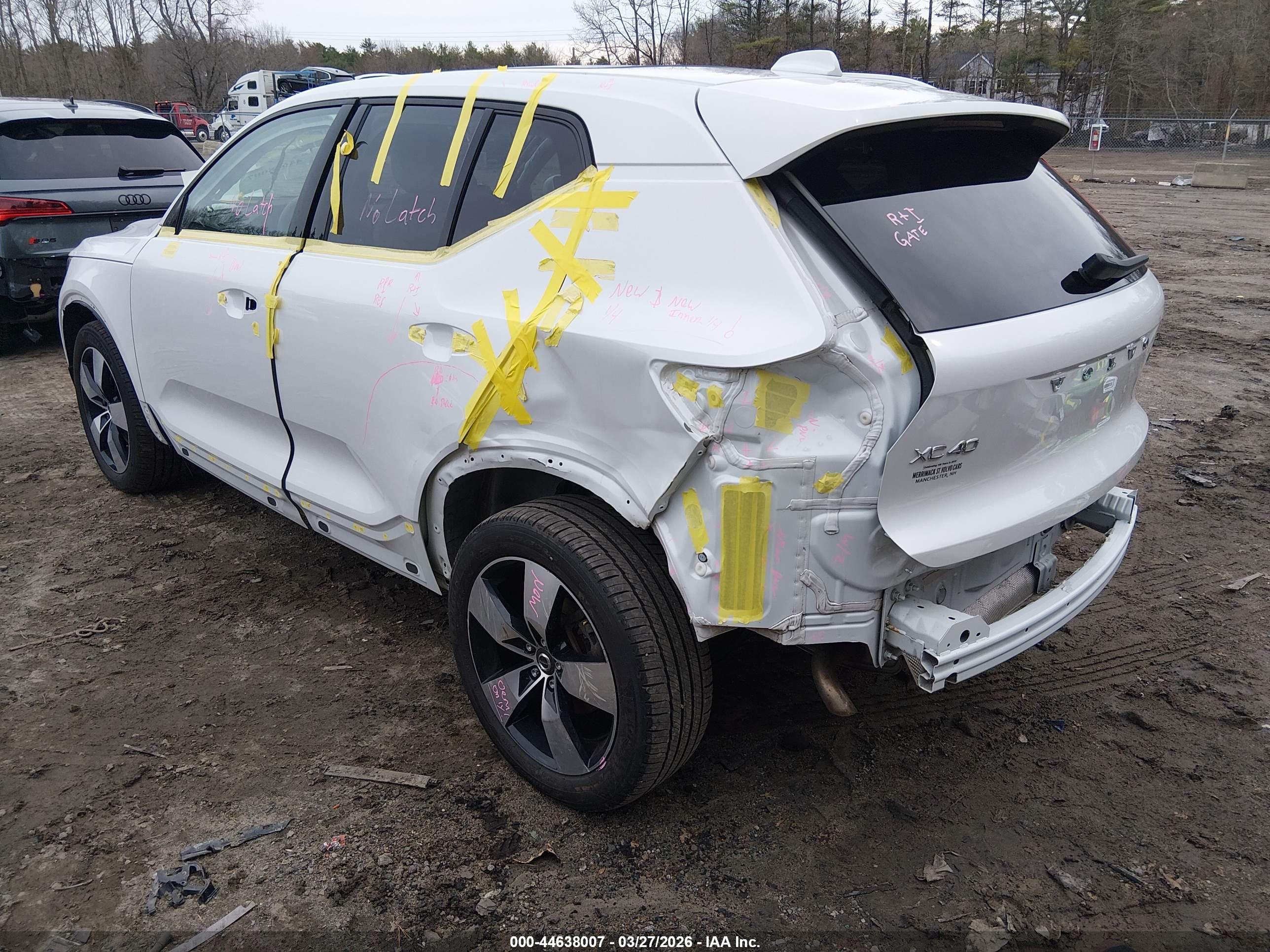 VOLVO XC40 image 3
