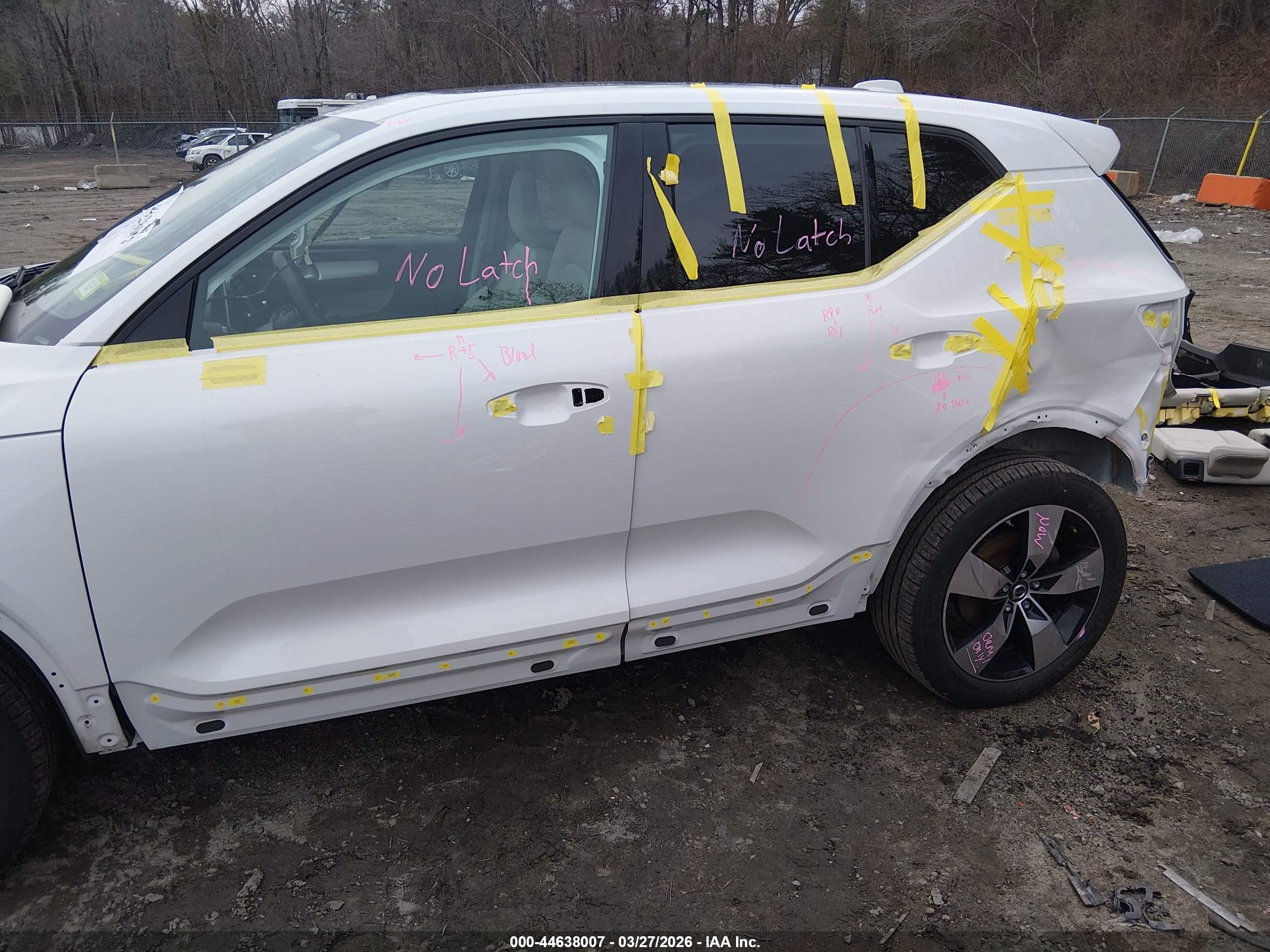VOLVO XC40 image 6