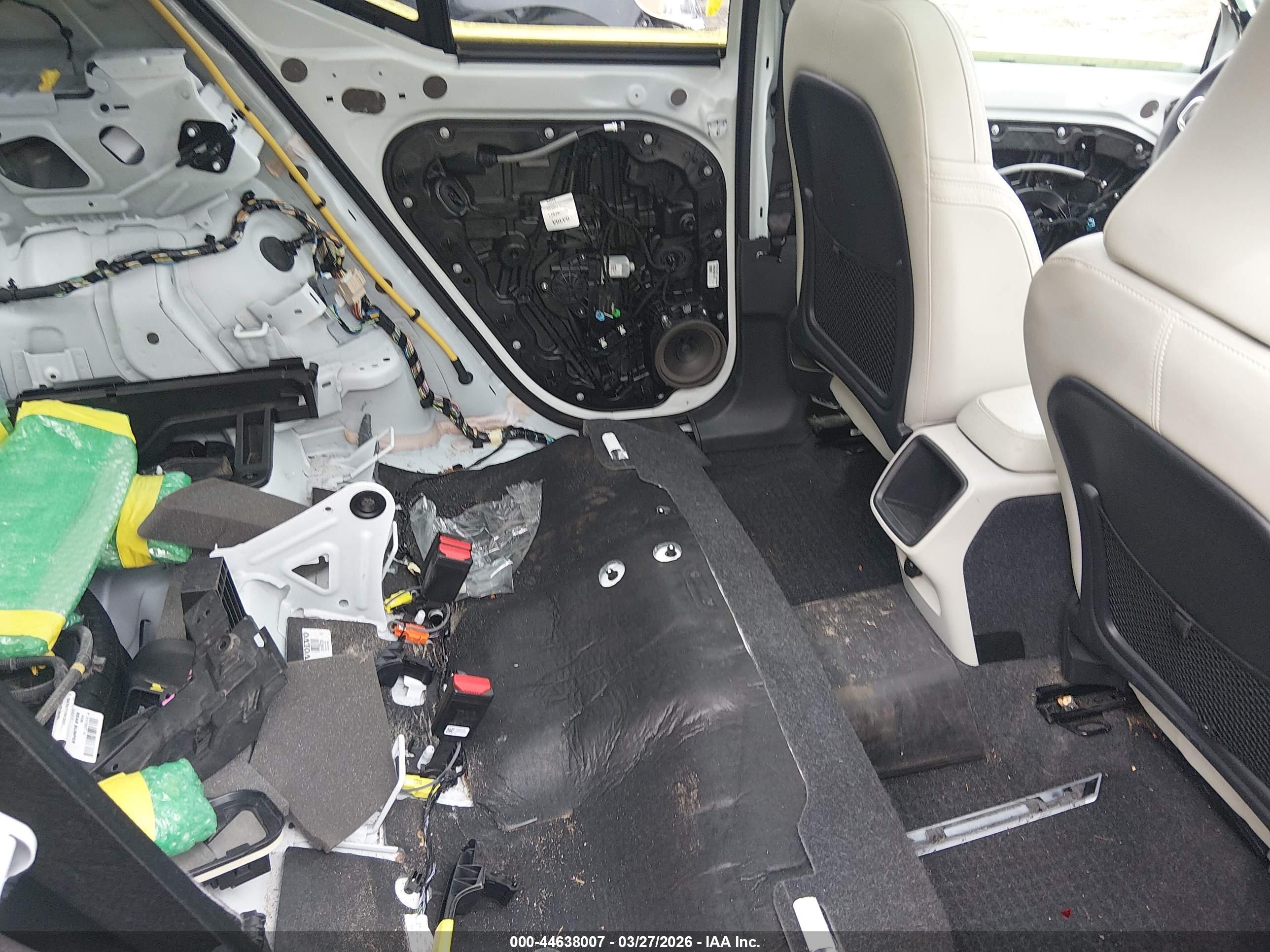 VOLVO XC40 image 8