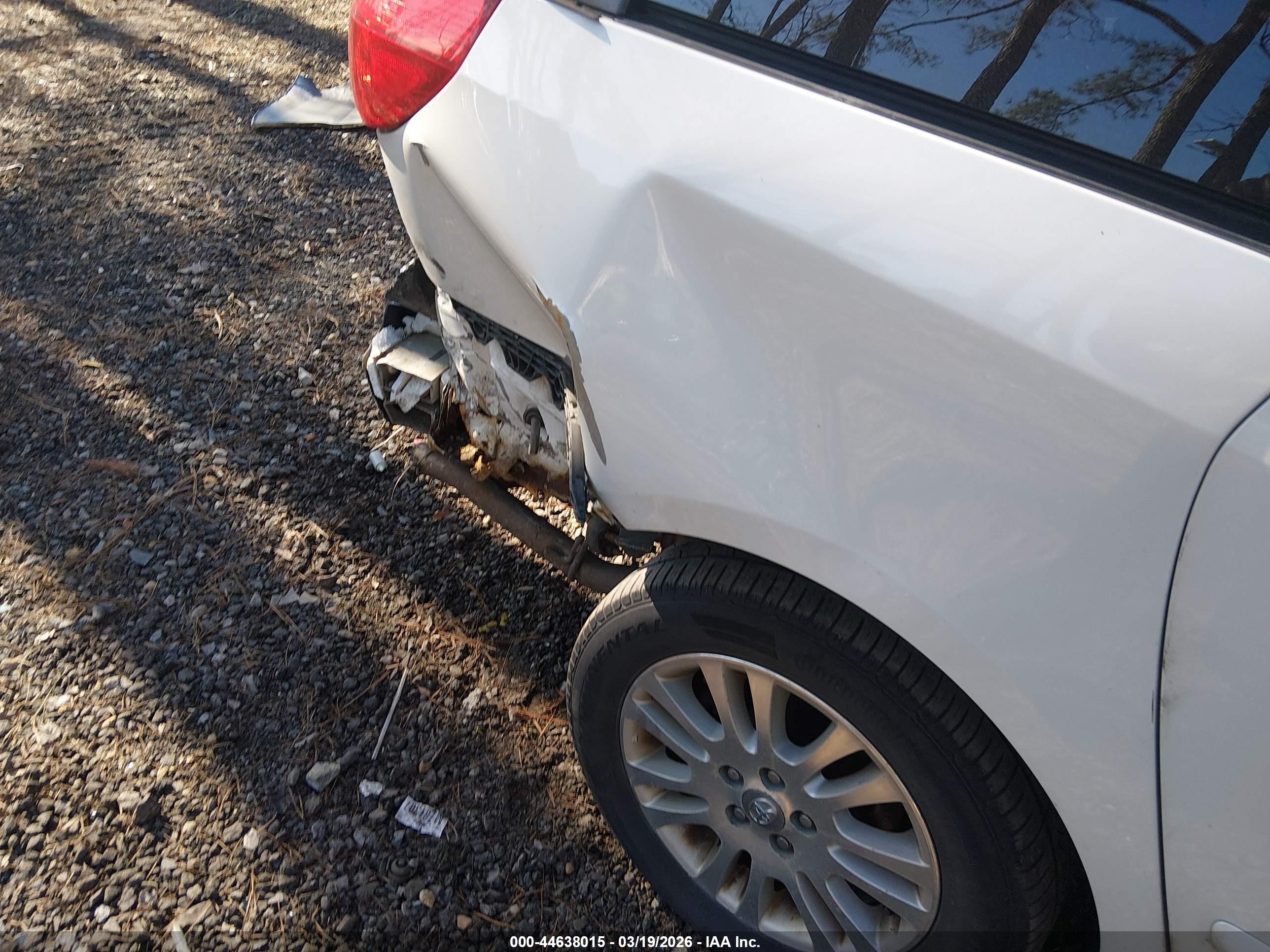 TOYOTA SIENNA image 6