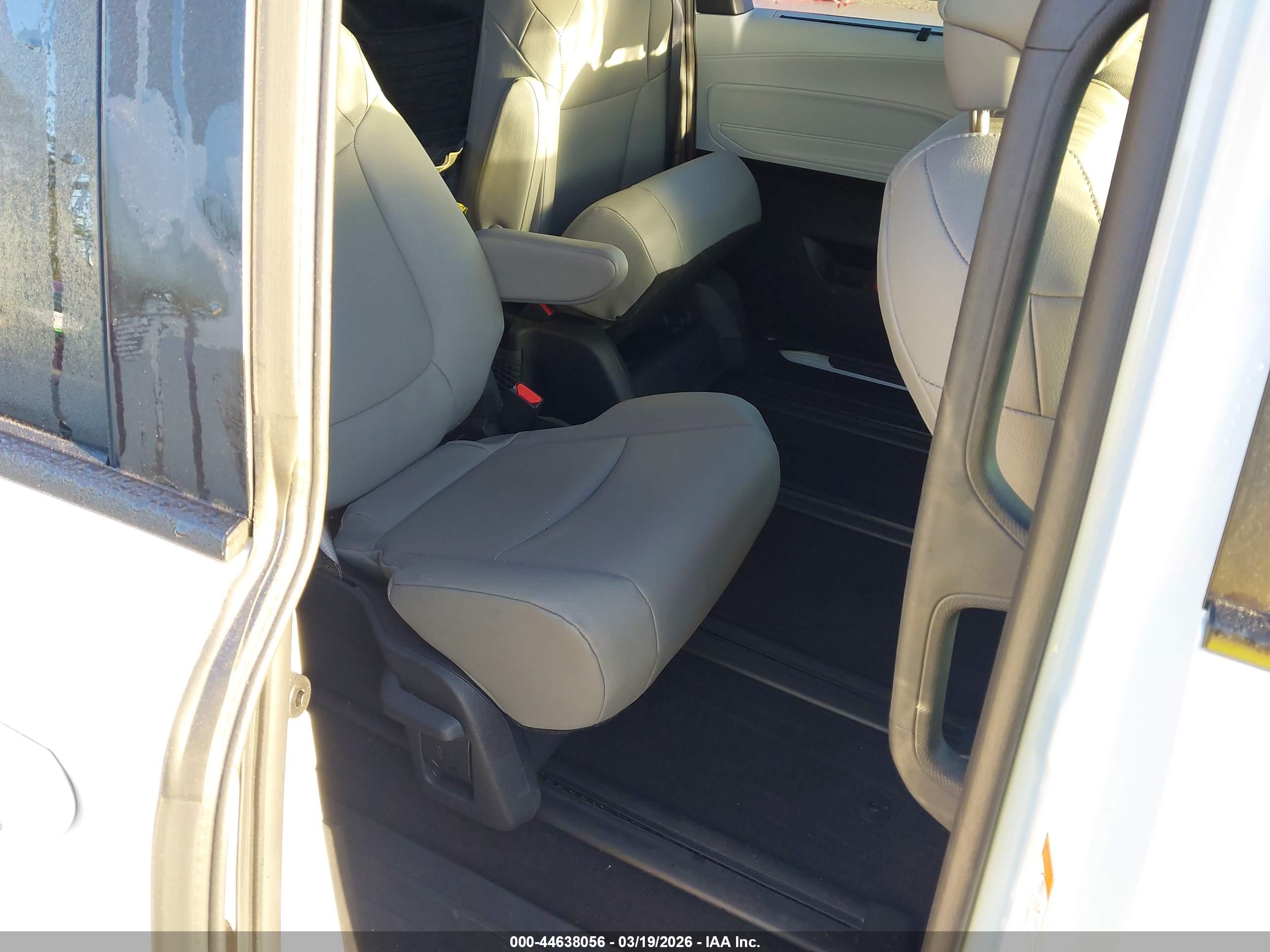 TOYOTA SIENNA image 8