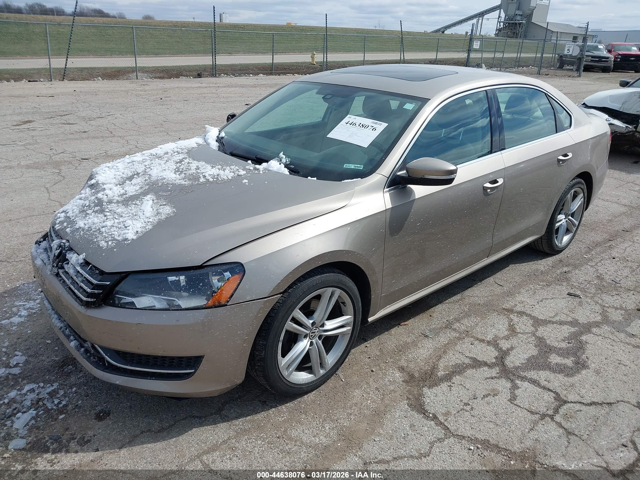 VOLKSWAGEN PASSAT image 2