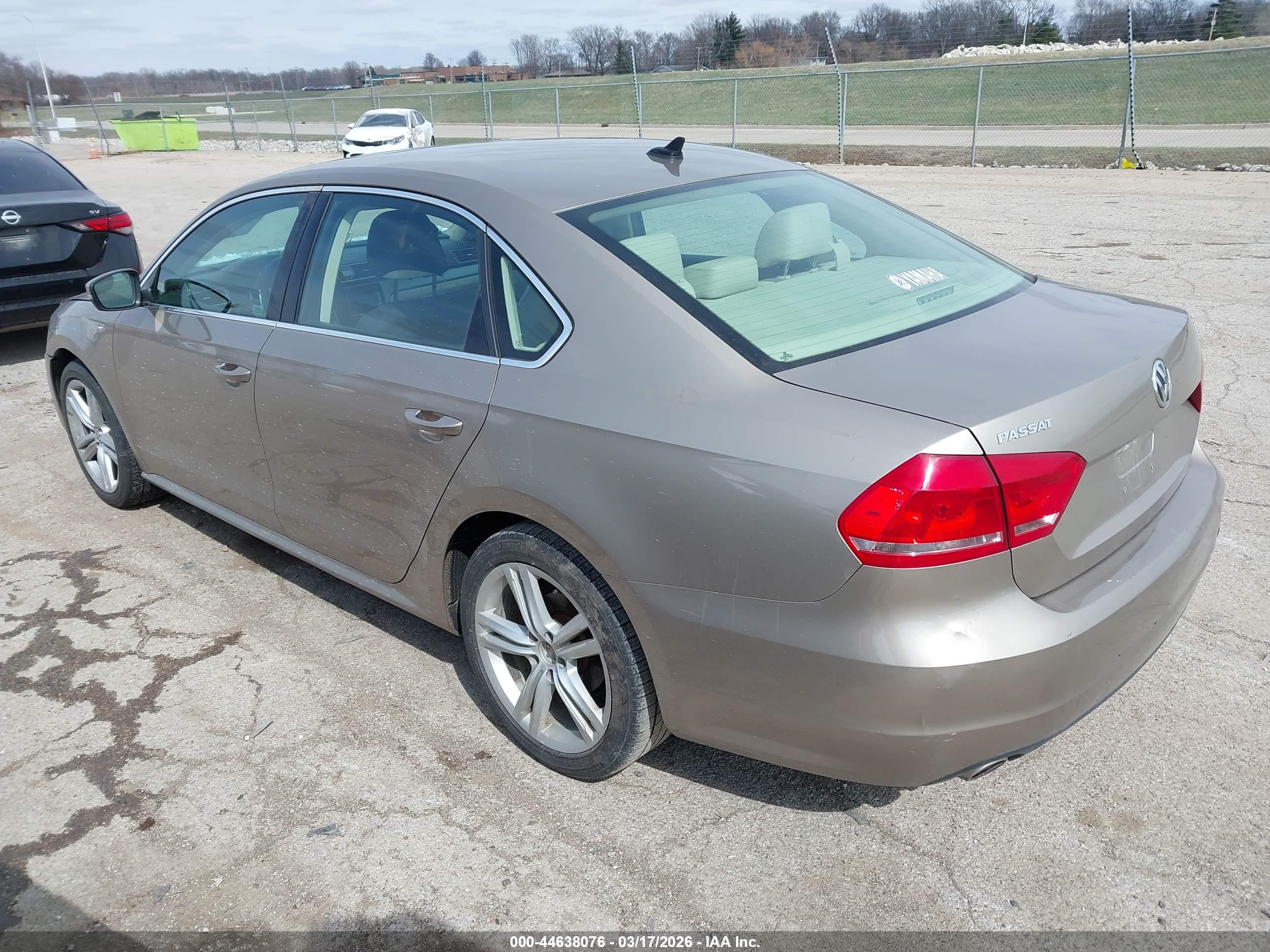 VOLKSWAGEN PASSAT image 3