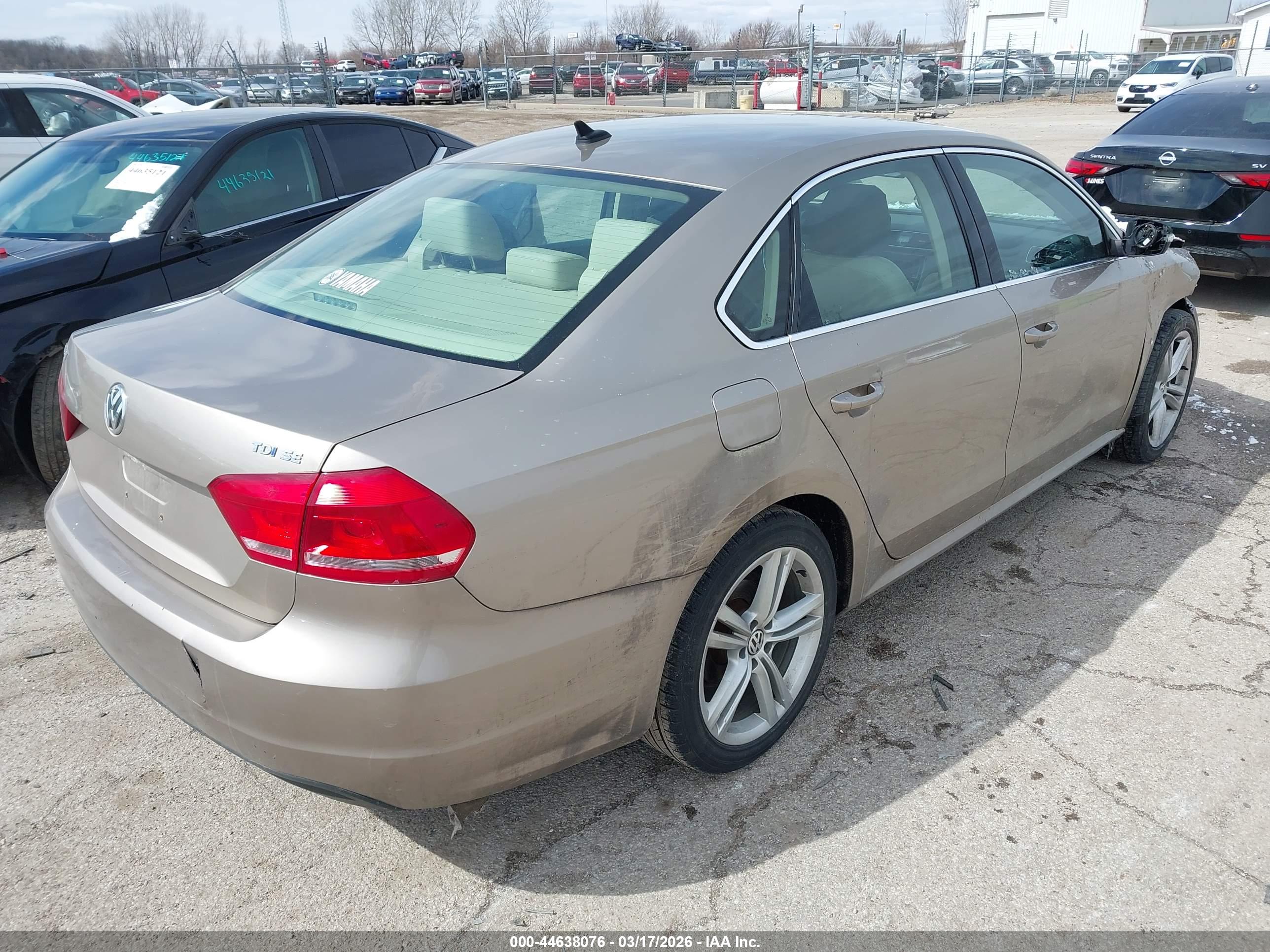 VOLKSWAGEN PASSAT image 4