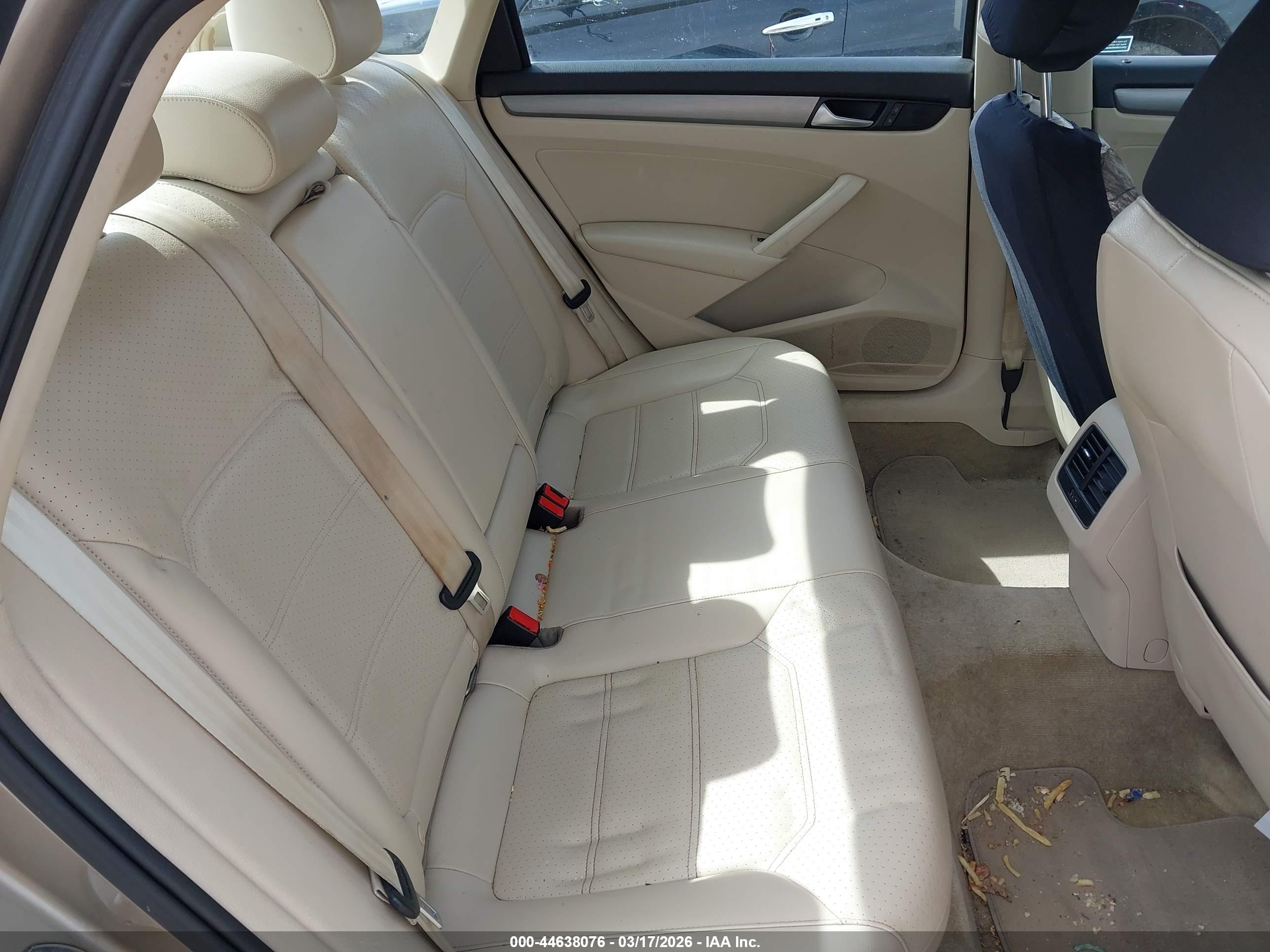 VOLKSWAGEN PASSAT image 8