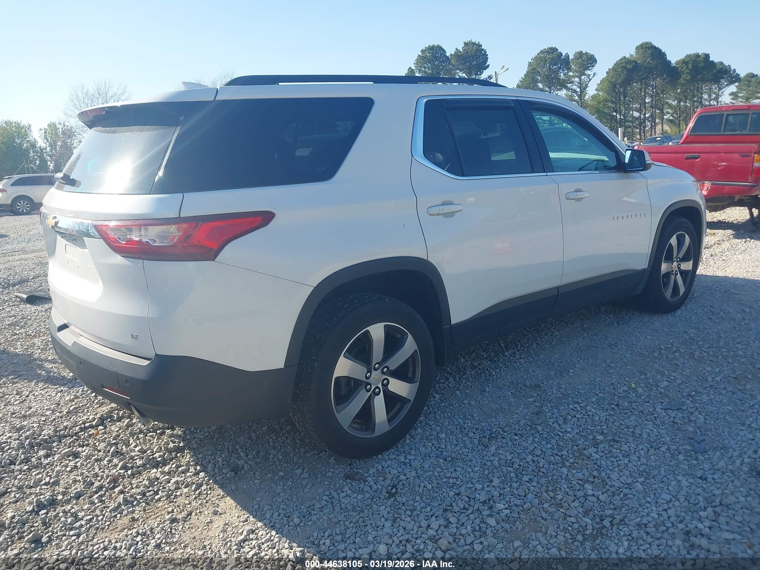CHEVROLET TRAVERSE image 4