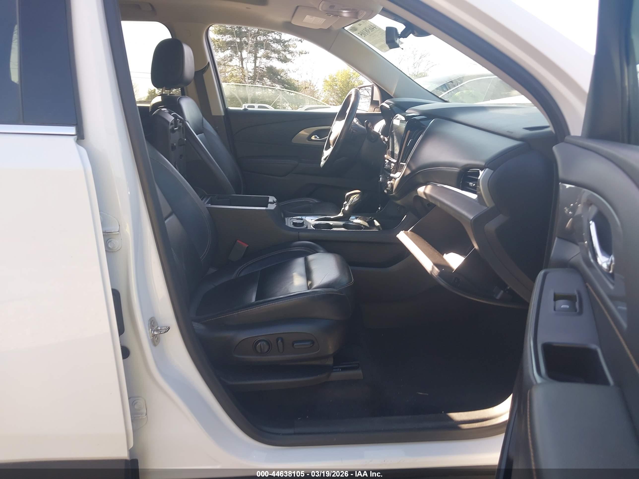 CHEVROLET TRAVERSE image 5