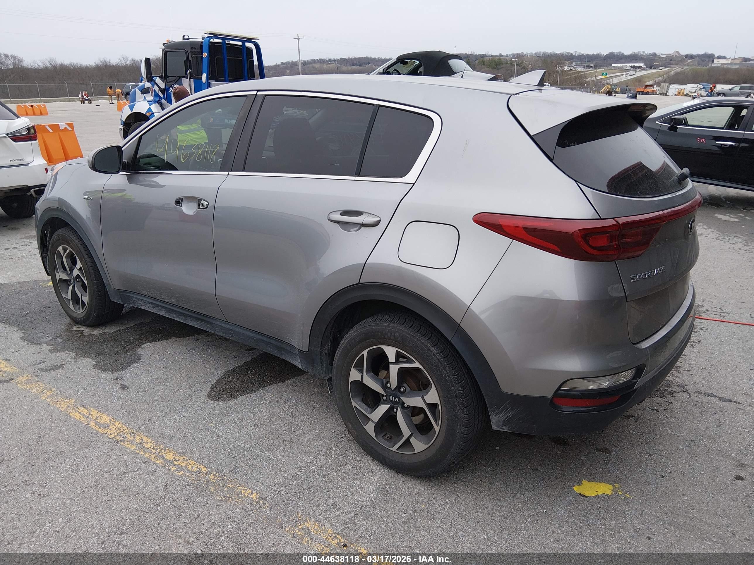 KIA SPORTAGE image 3