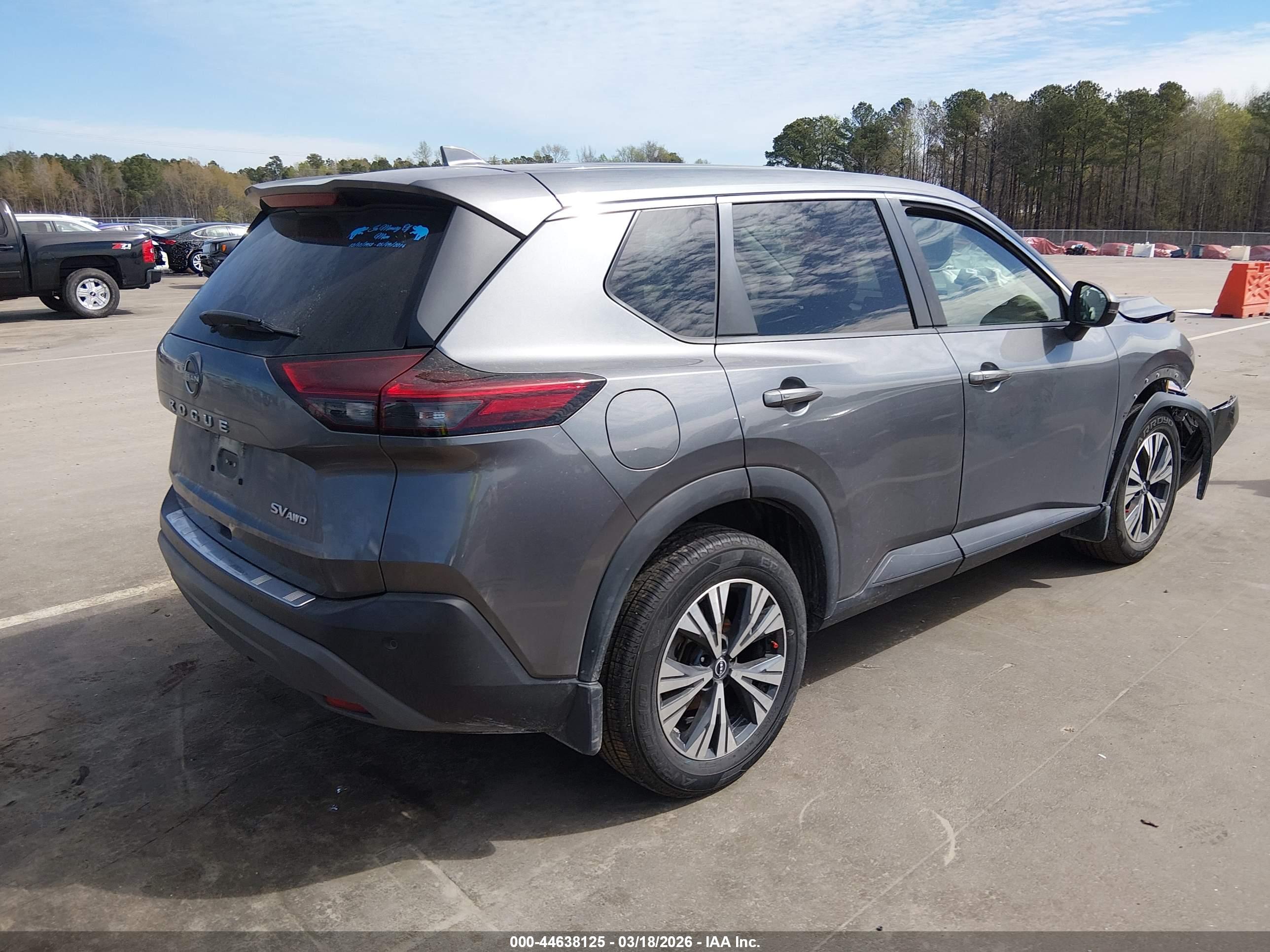 NISSAN ROGUE image 4