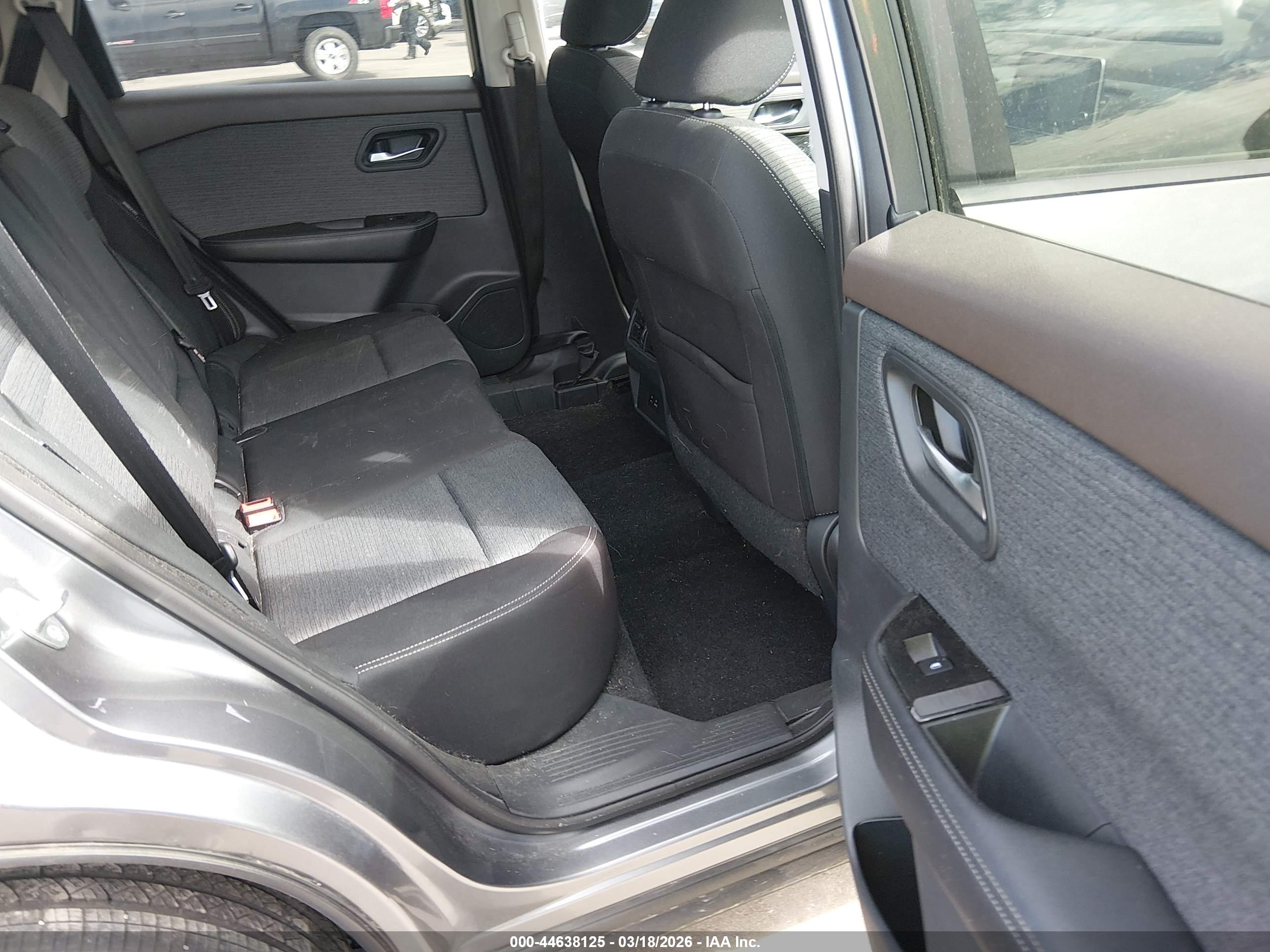 NISSAN ROGUE image 8
