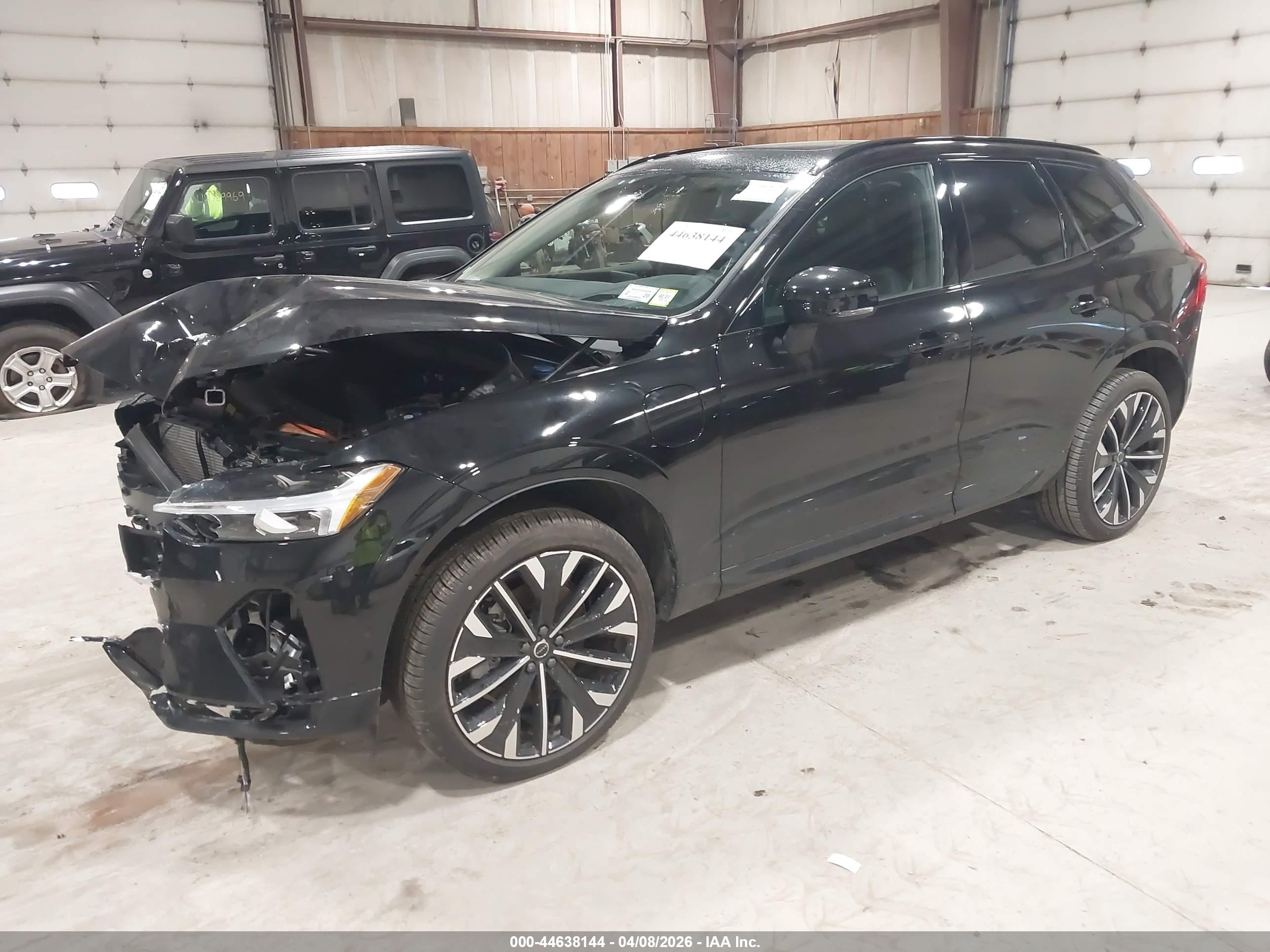 VOLVO XC60 image 2