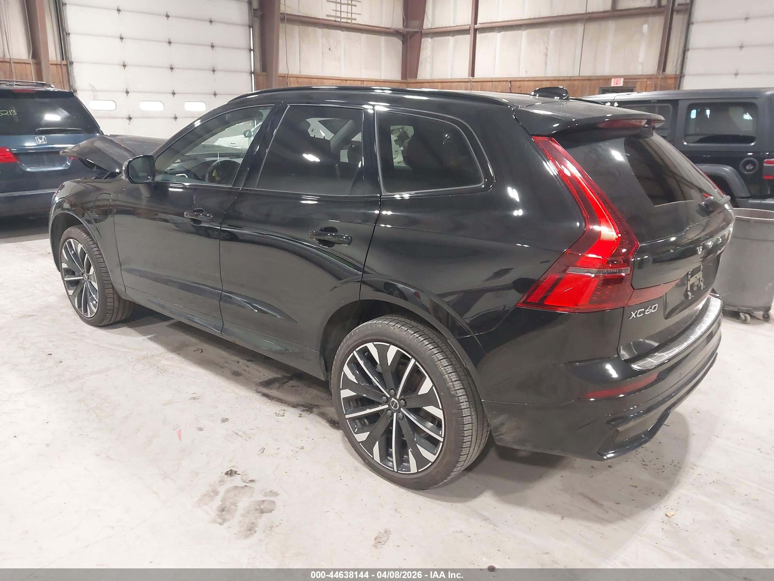 VOLVO XC60 image 3