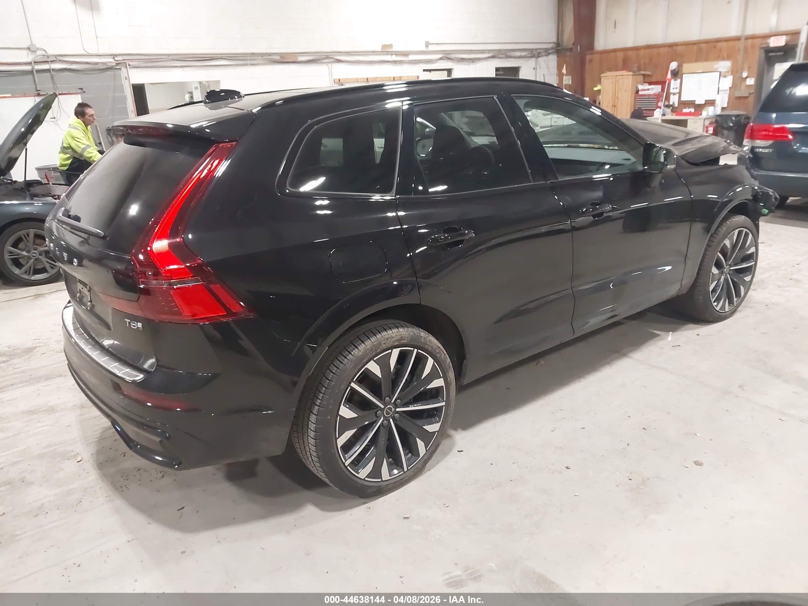 VOLVO XC60 image 4